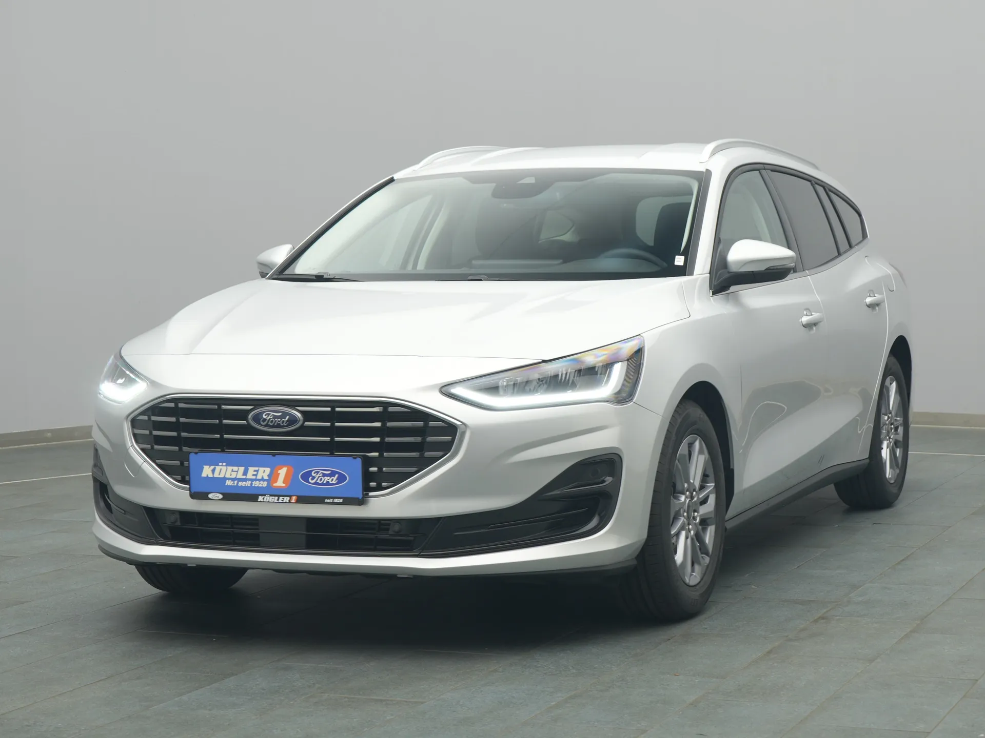 Ford Focus Titanium X in silber