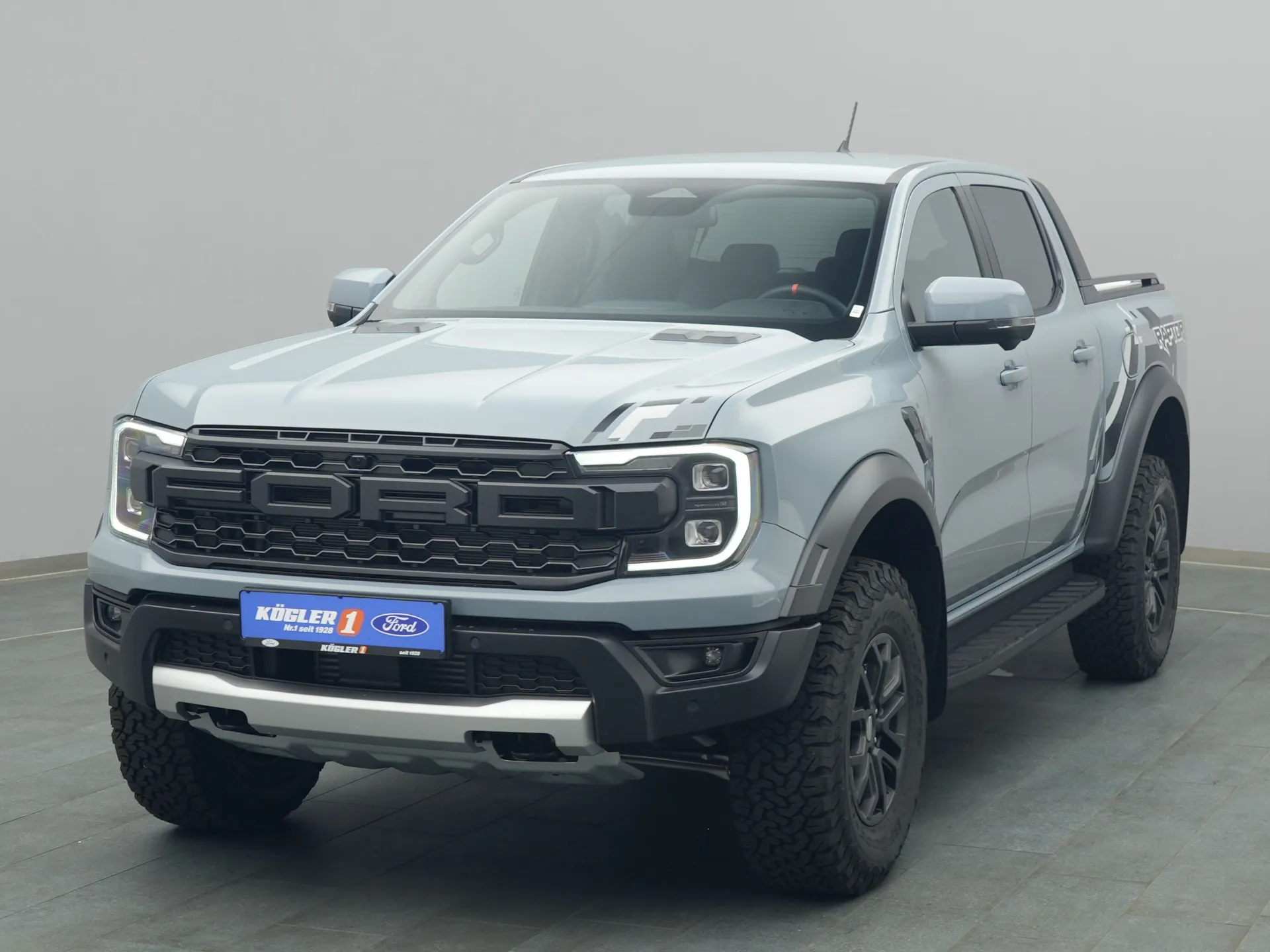 Ford Ranger Raptor in grau