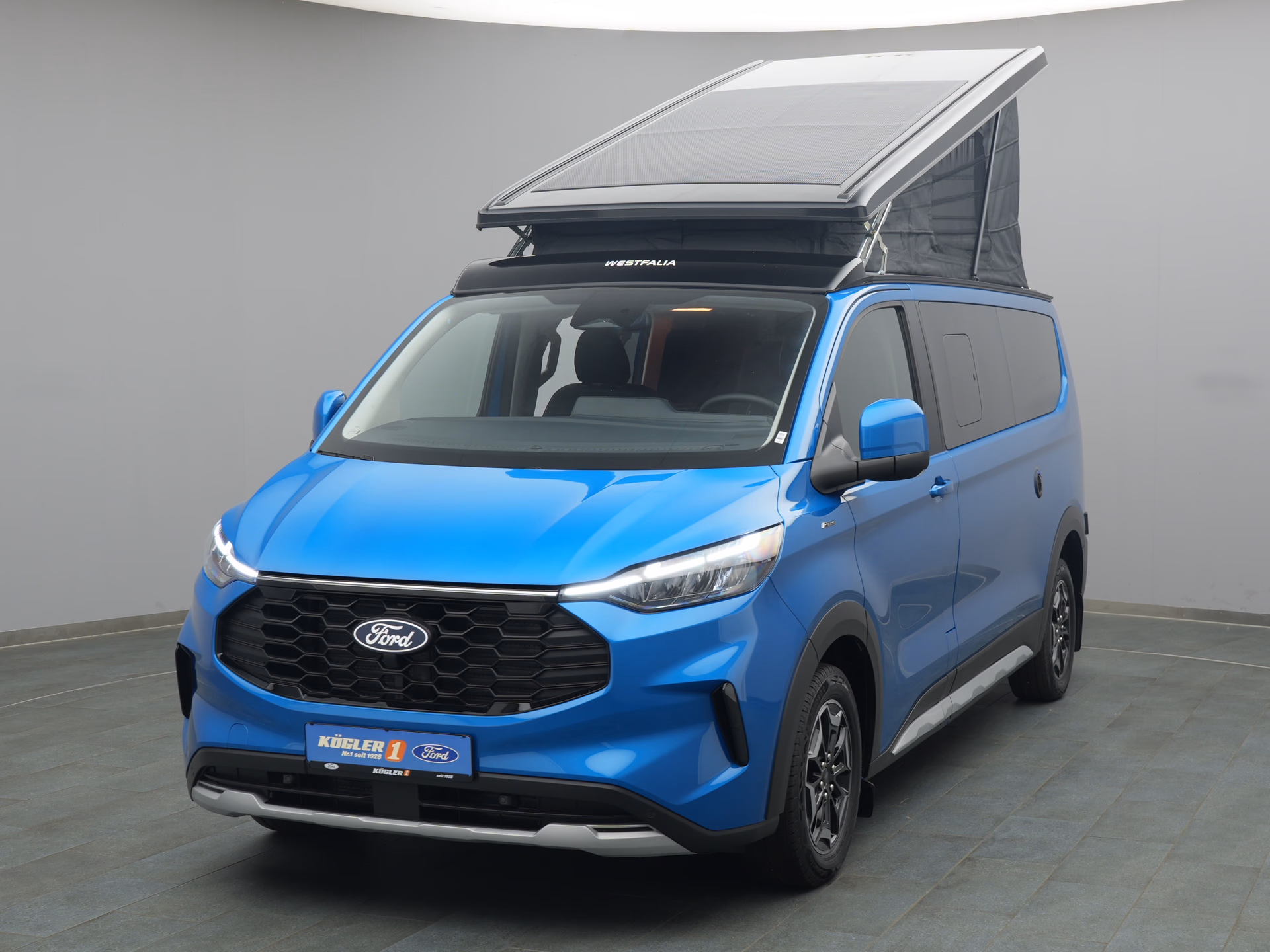 Ford Nugget in blau