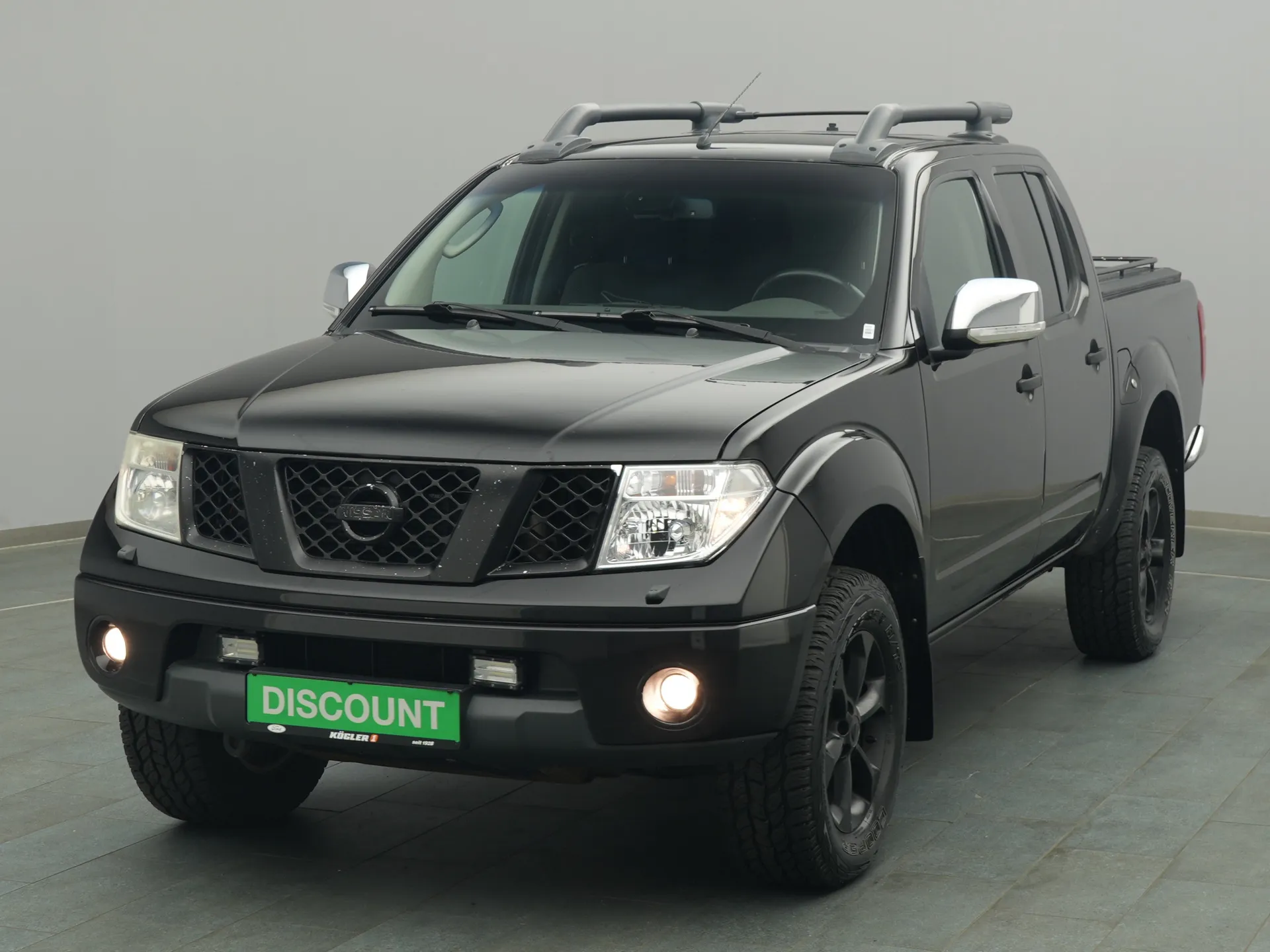 Nissan Navara in schwarz