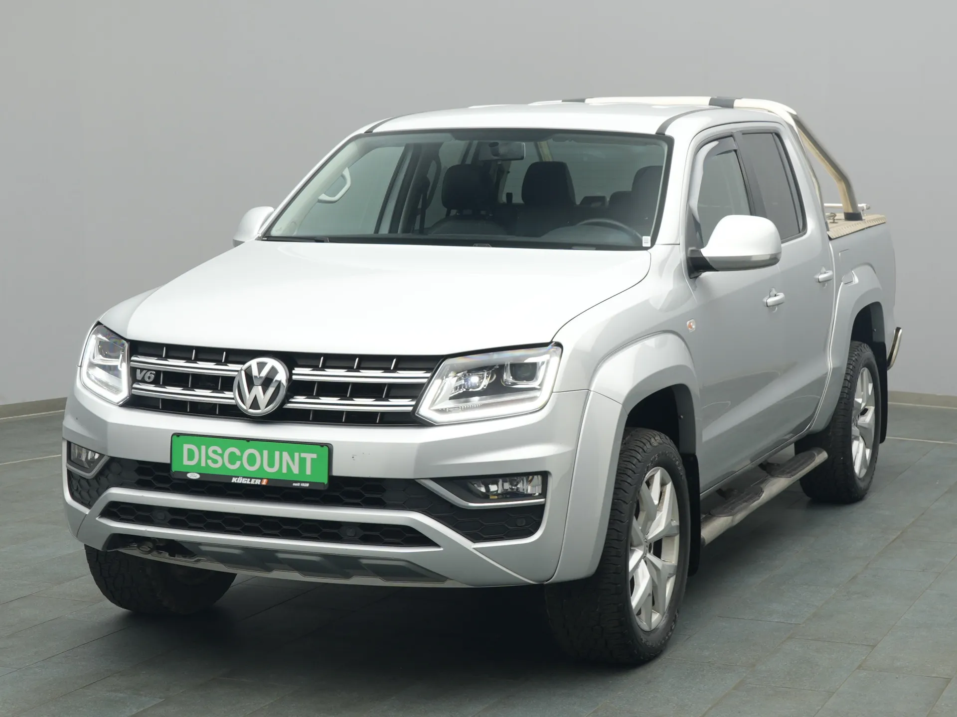 VW Amarok in silber