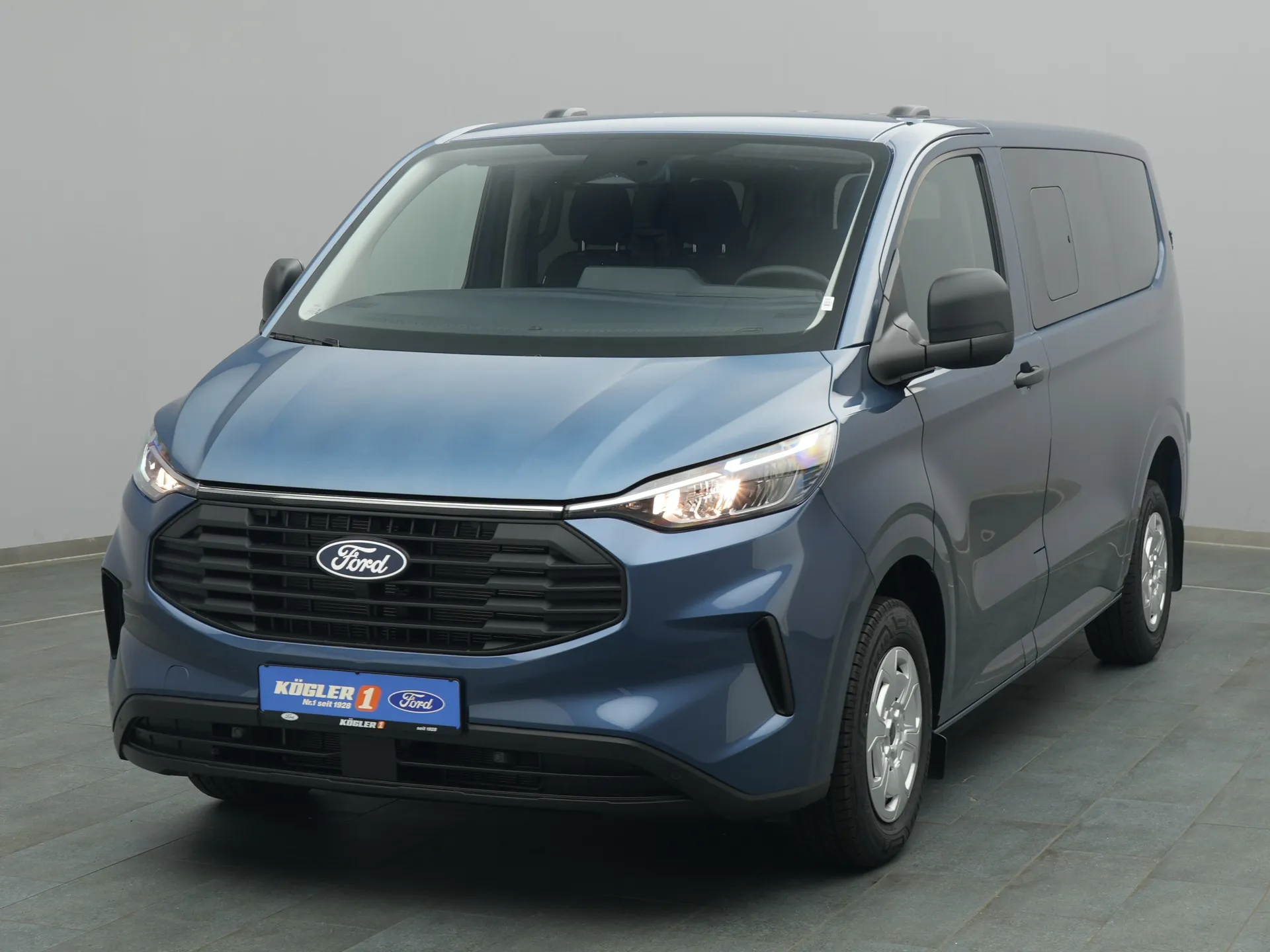 Ford Transit Custom Kombi in blau