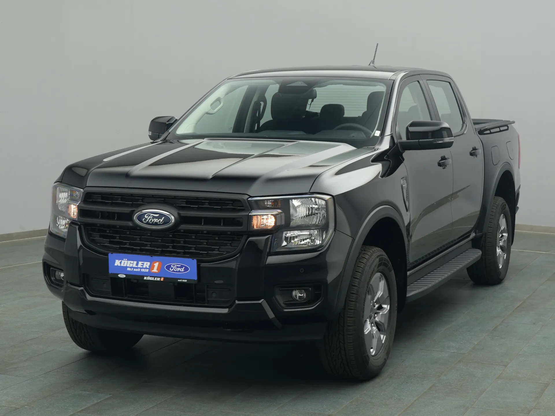 Ford Ranger DoKa XLT in schwarz