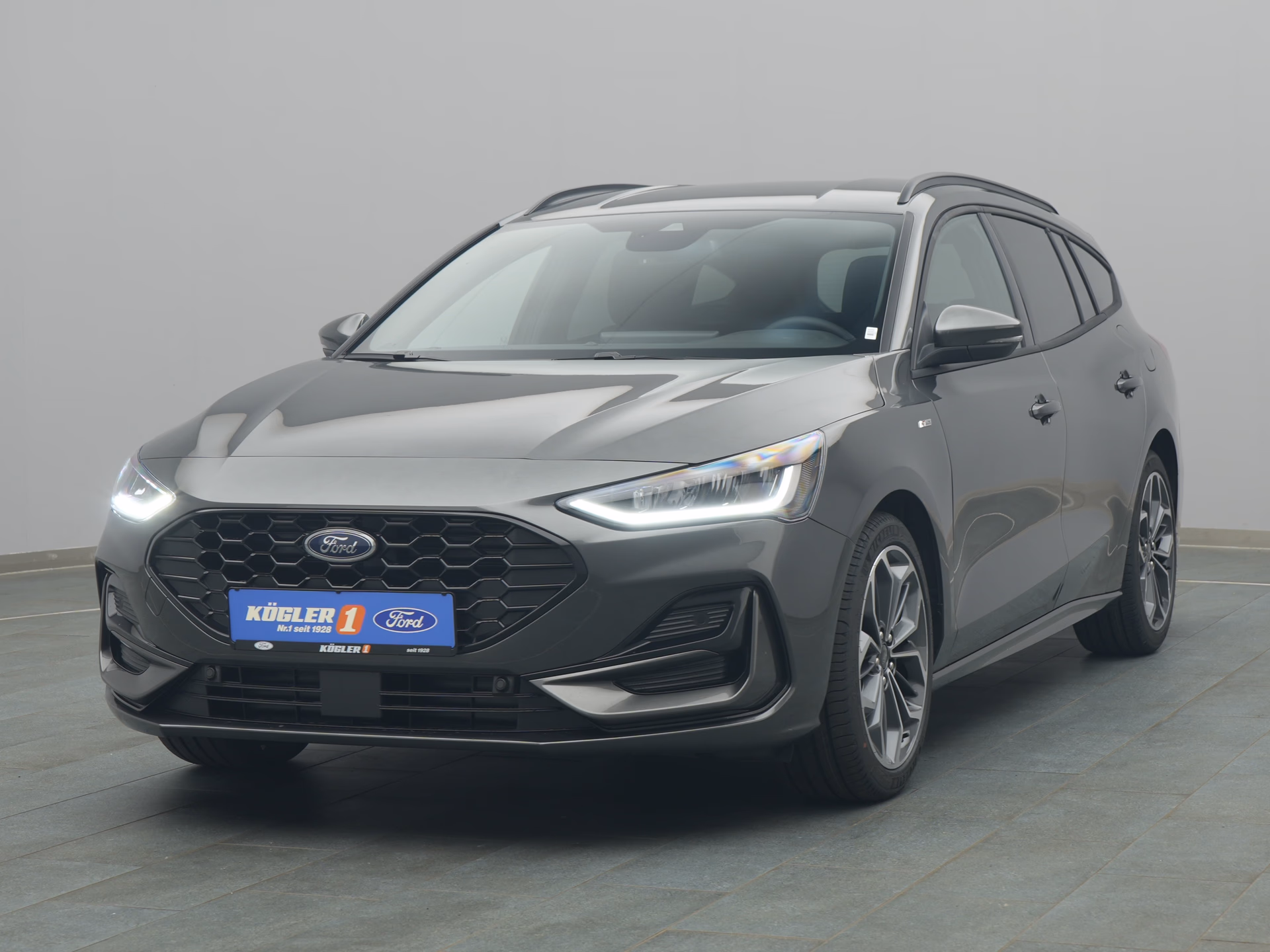 Ford Focus ST-Line X in grau