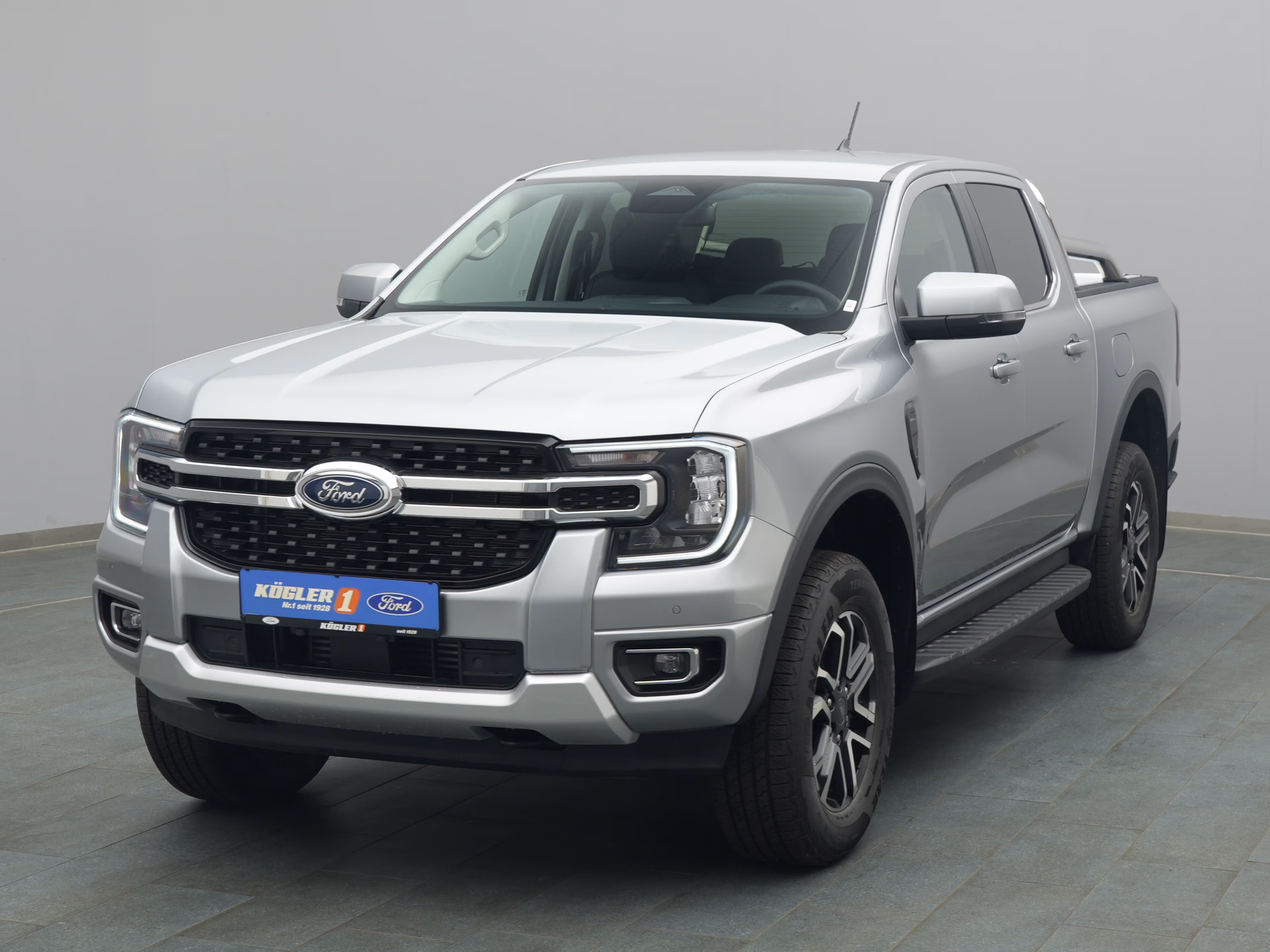 Ford Ranger DoKa Limited in silber