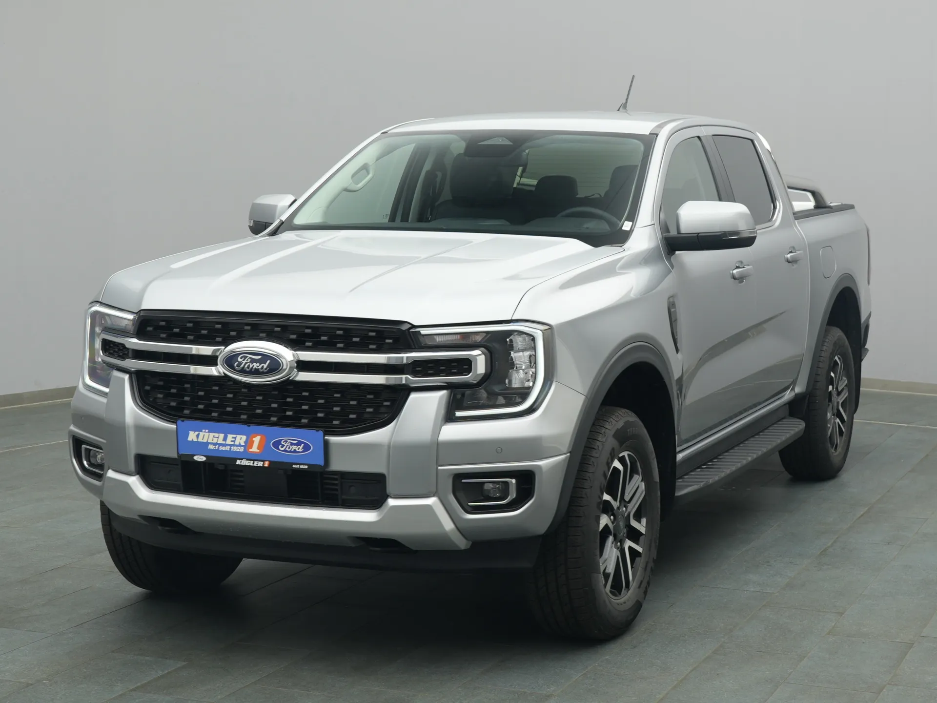 Ford Ranger DoKa Limited in silber
