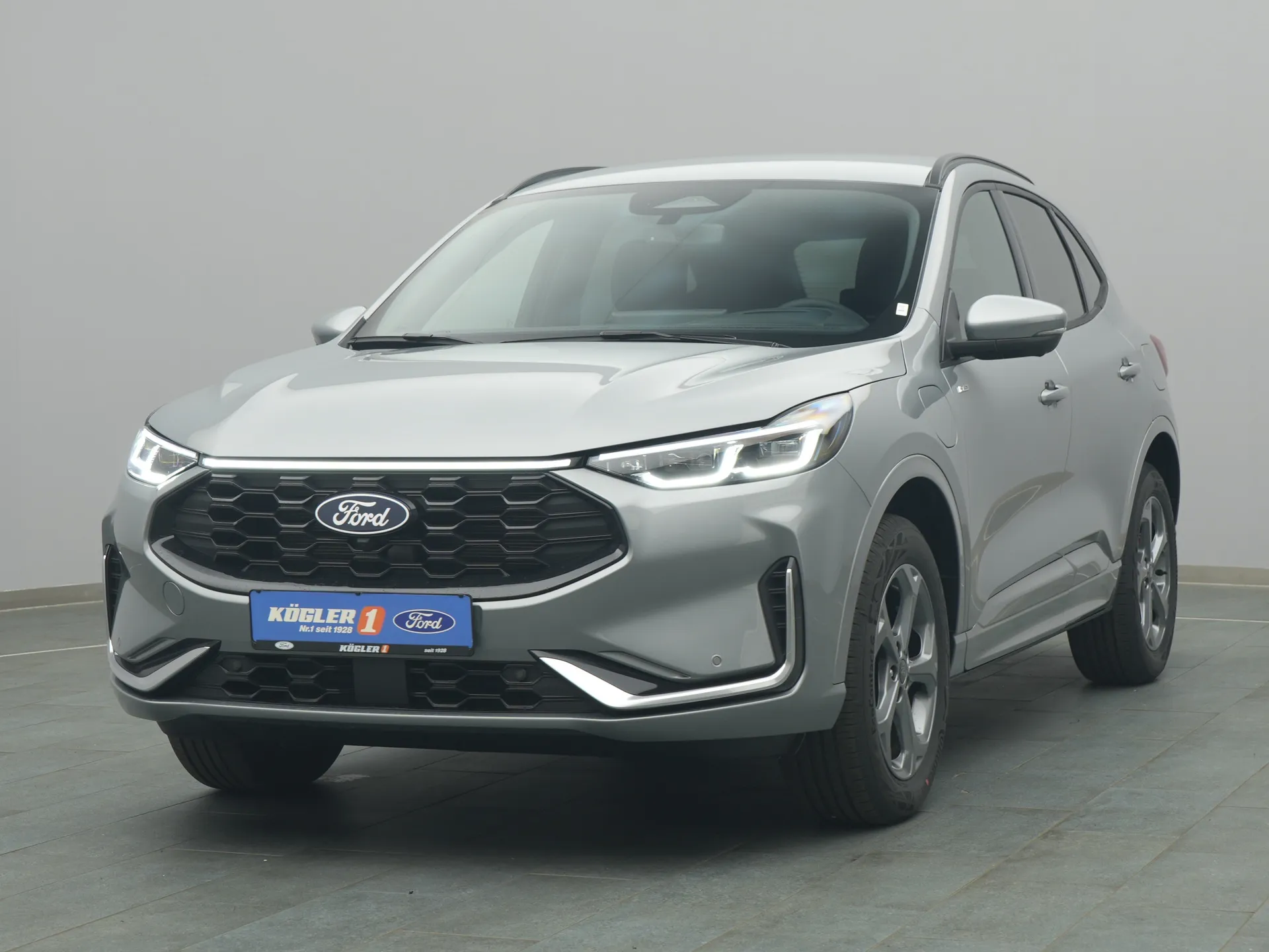 Ford Kuga ST-Line X in silber