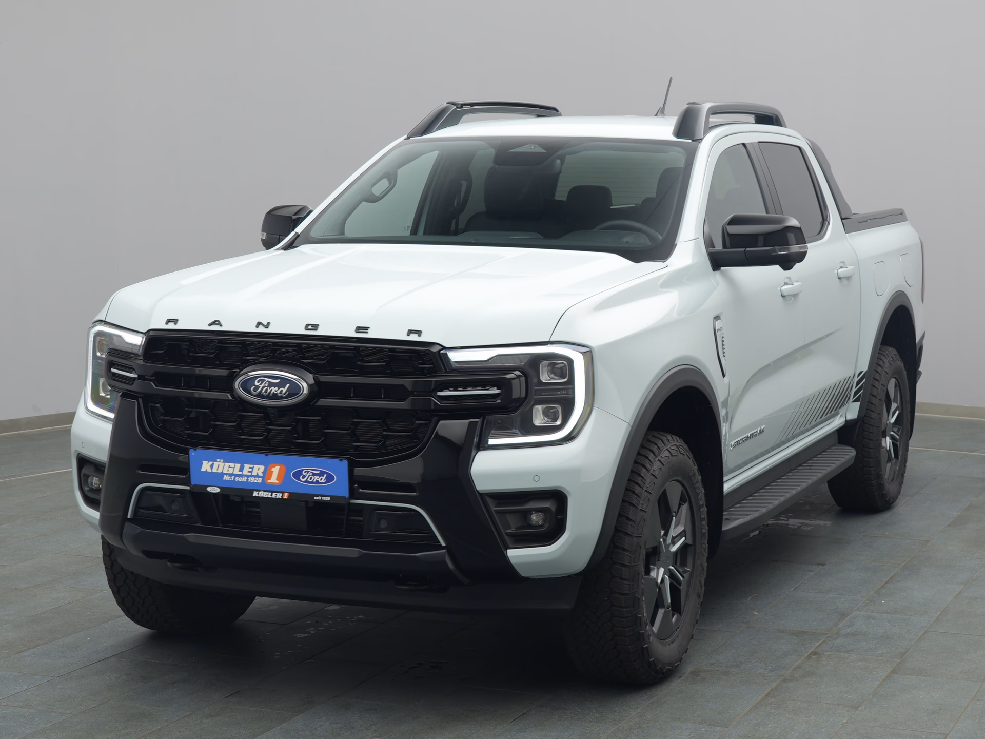 Ford Ranger DoKa Stormtrak in silber
