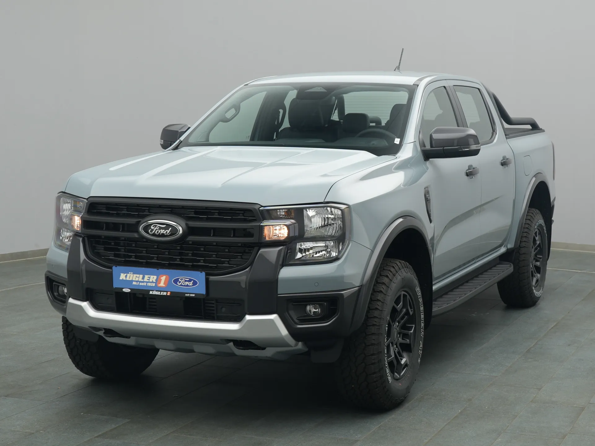 Ford Ranger DoKa Tremor in grau