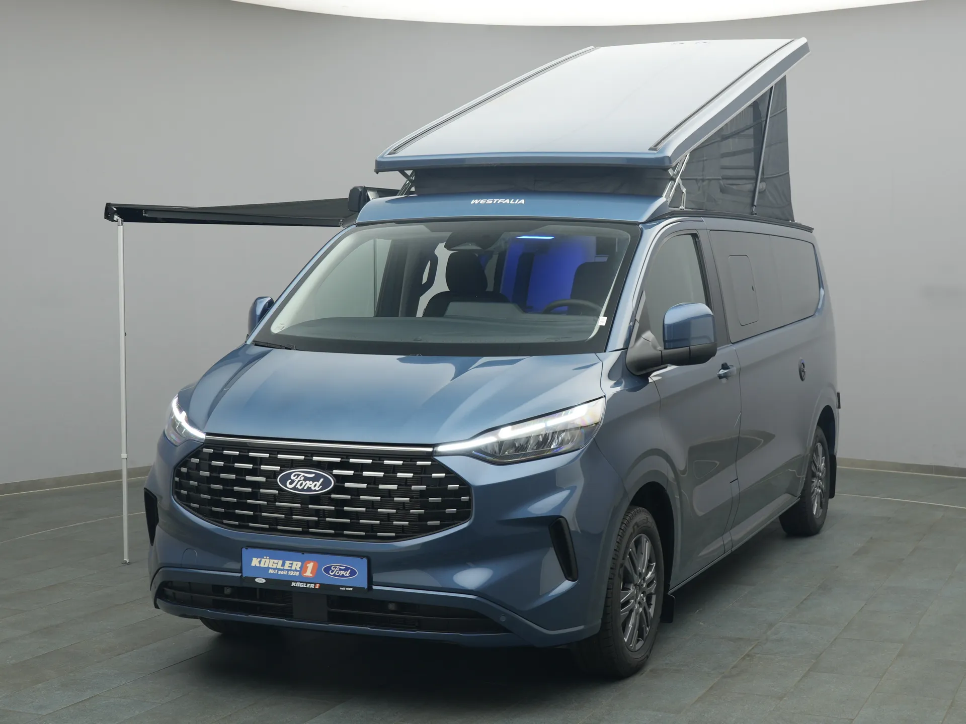 Ford Nugget in blau