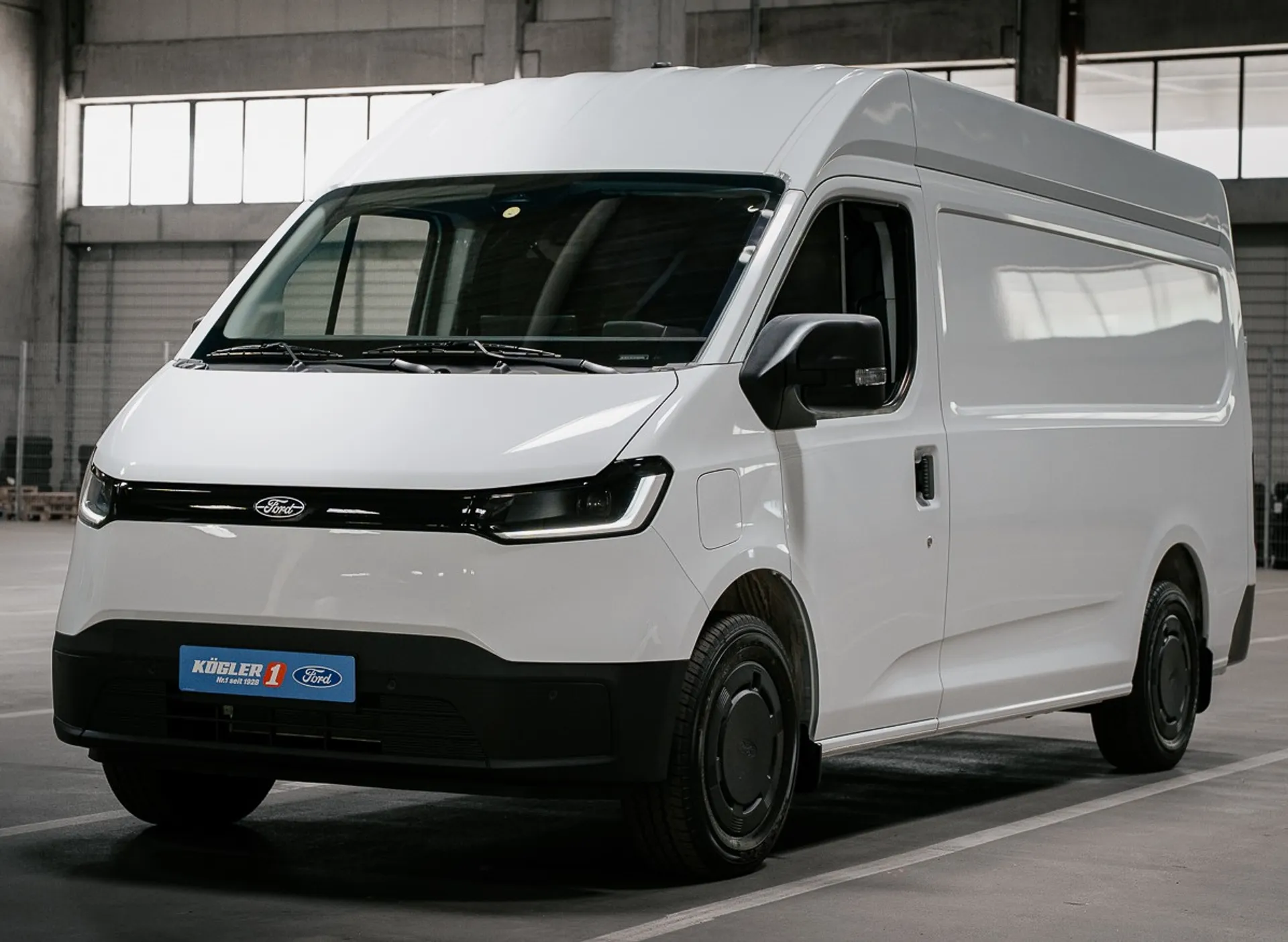 Ford E-Transit Kasten in schwarz