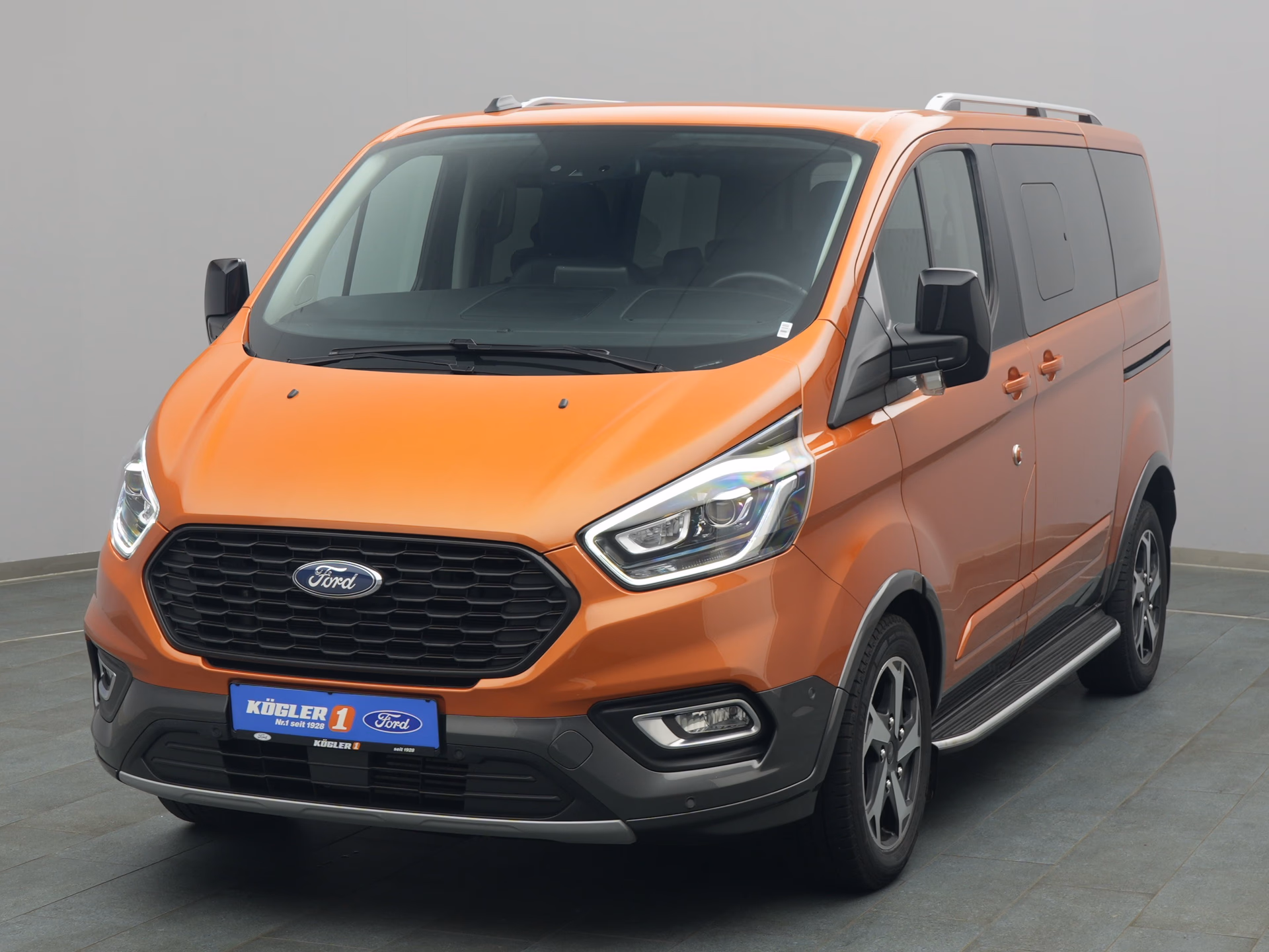 Ford Tourneo Custom Active in orange