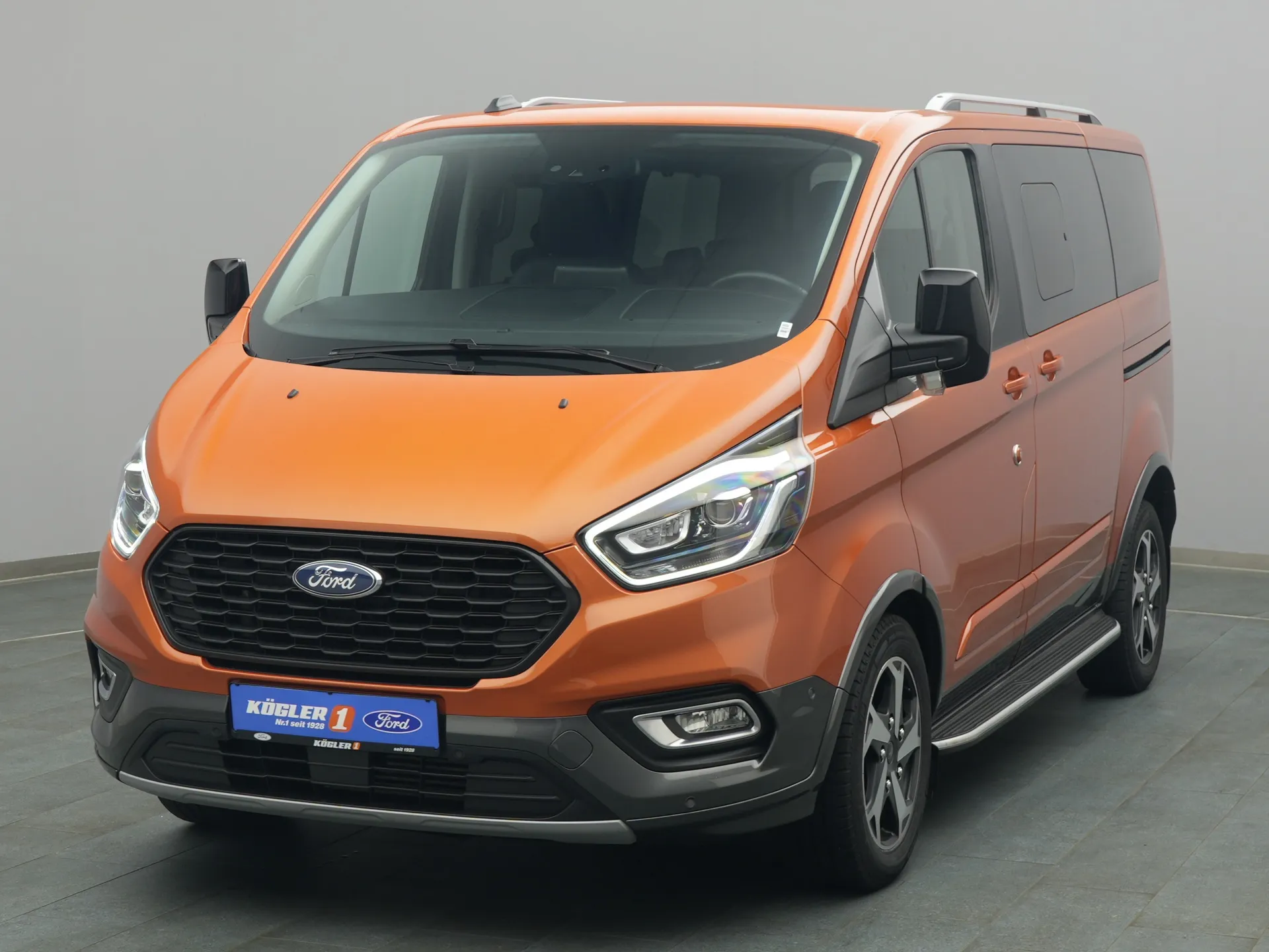 Ford Tourneo Custom Active in orange