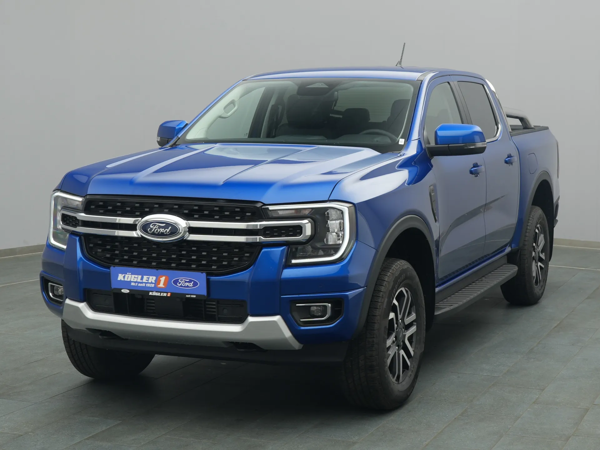 Ford Ranger DoKa Limited in blau