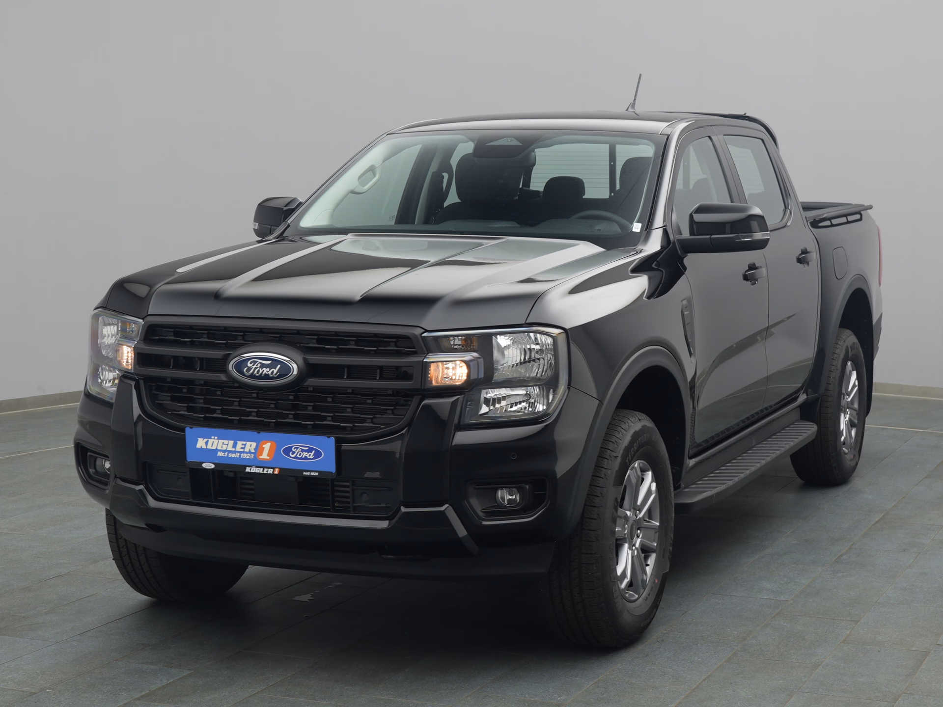 Ford Ranger DoKa XLT in schwarz