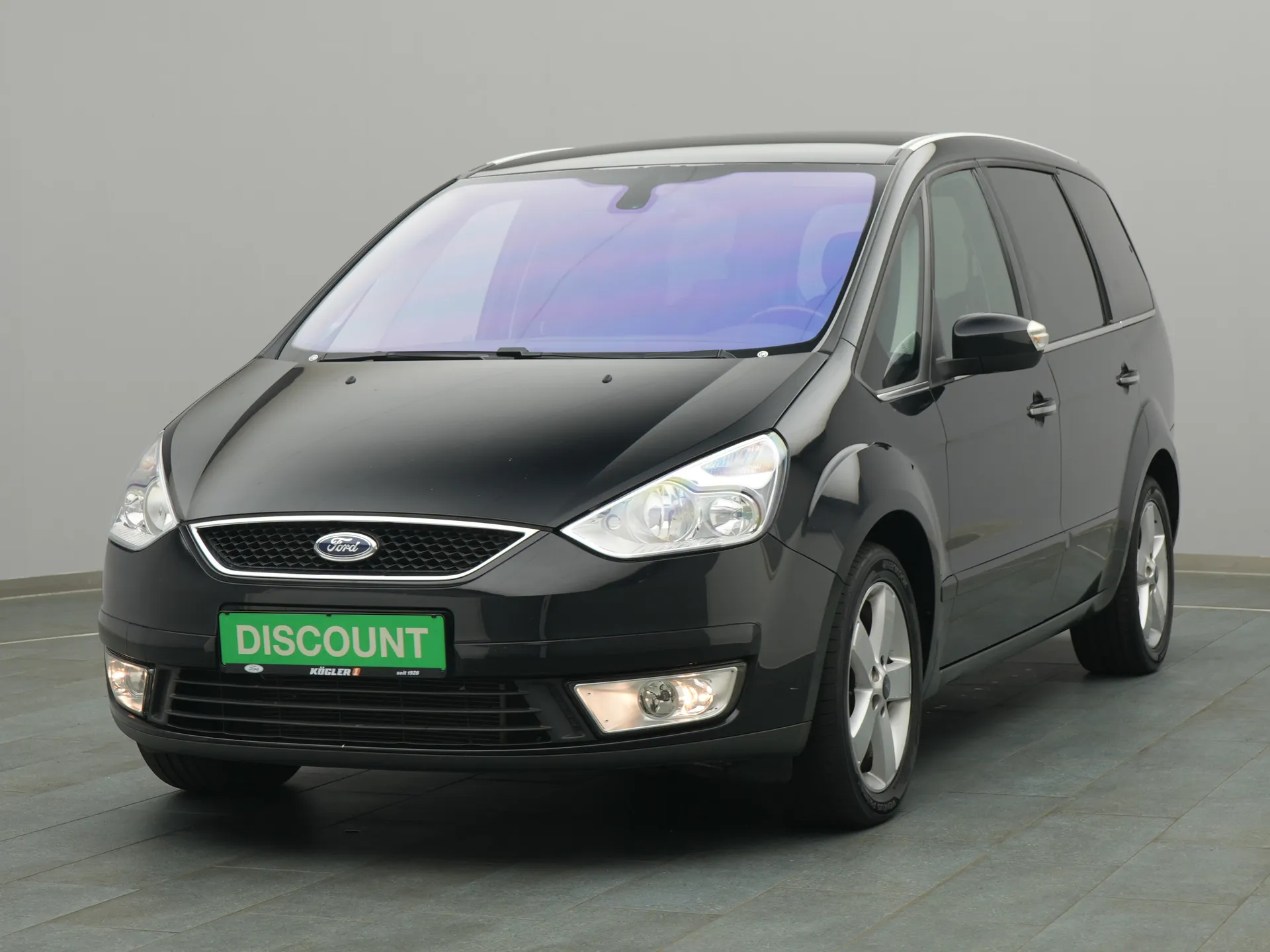 Ford Galaxy Titanium in schwarz