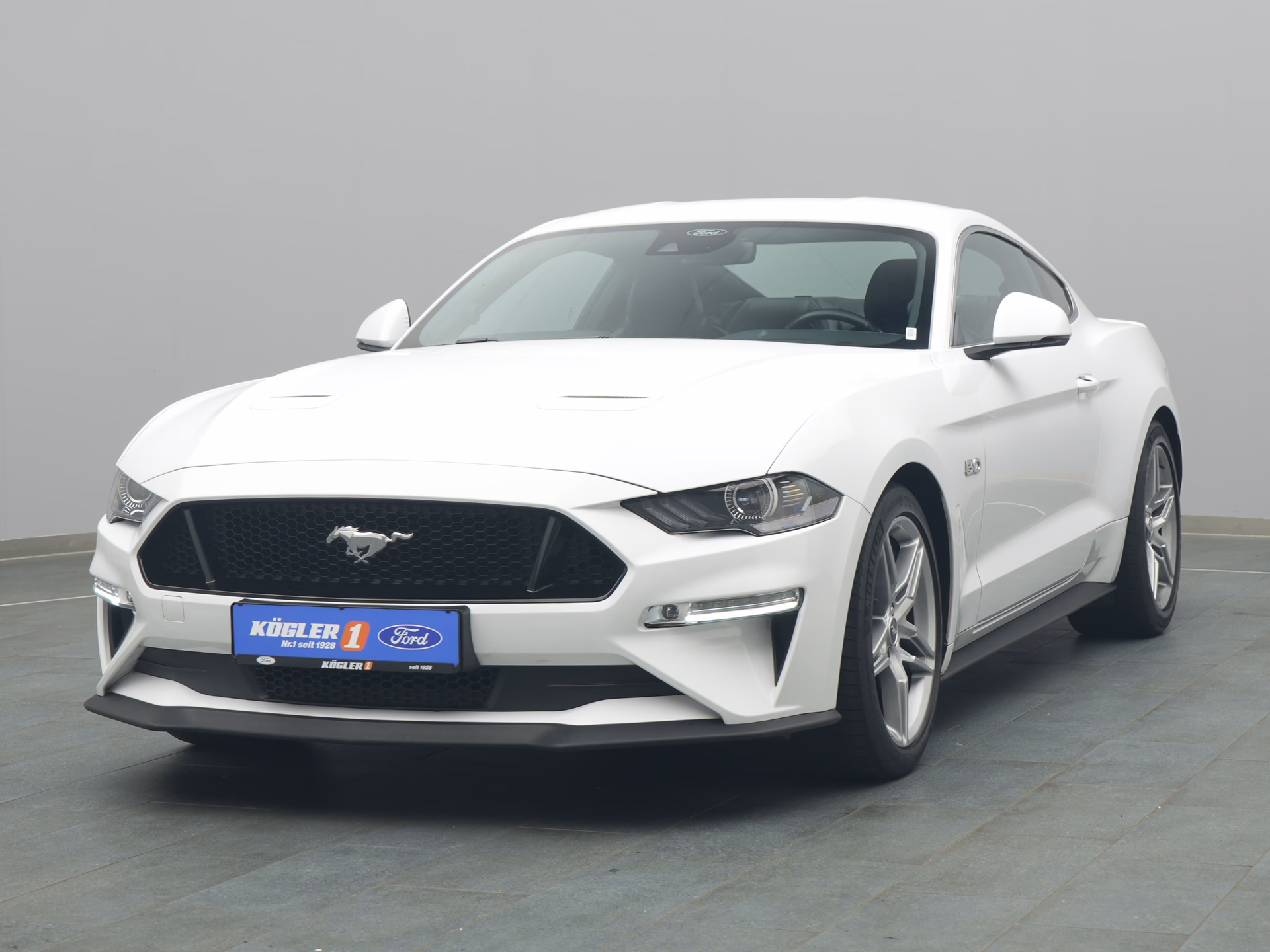 Ford Mustang GT in weiss