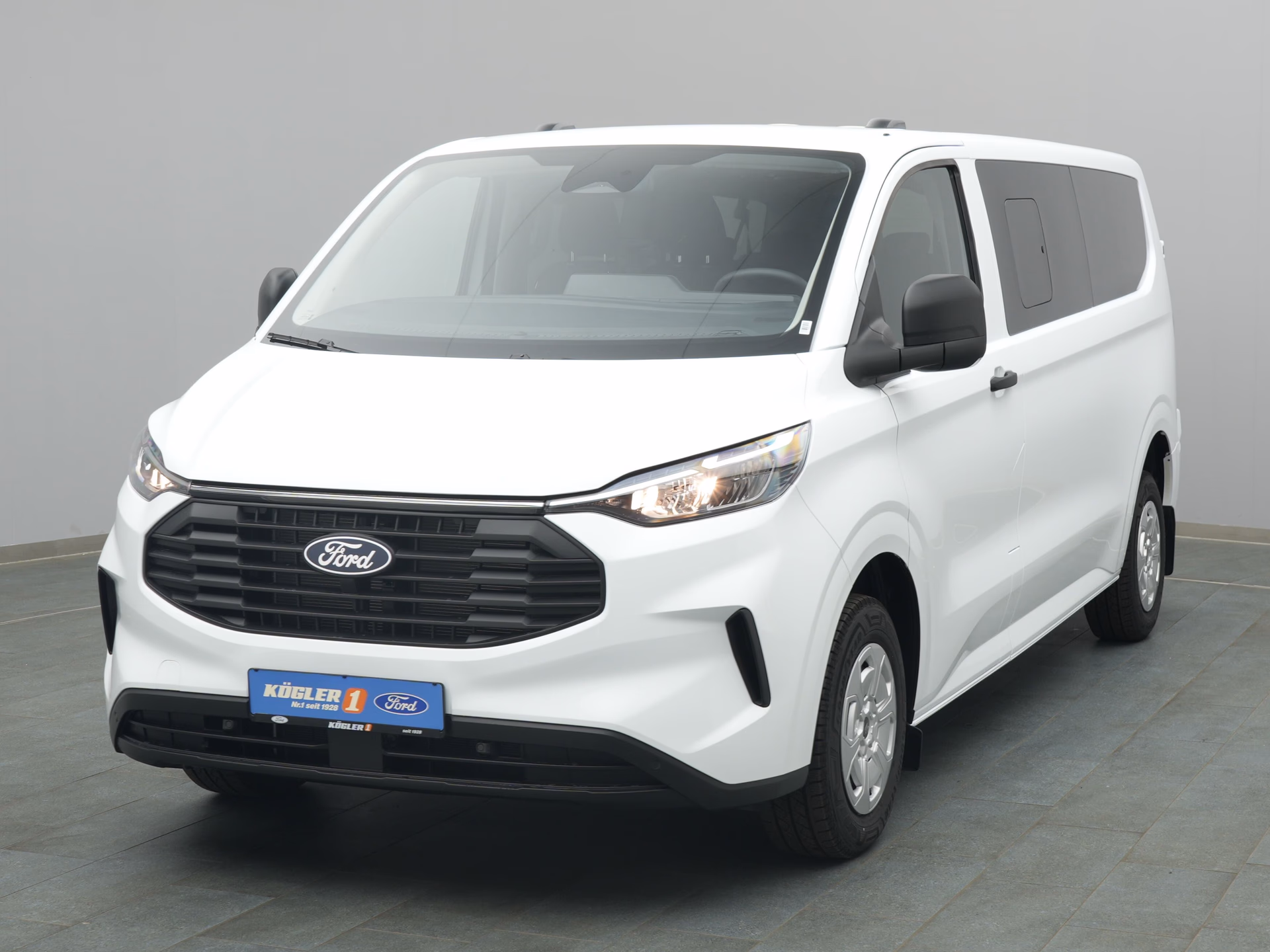 Ford Transit Custom Kombi in weiss