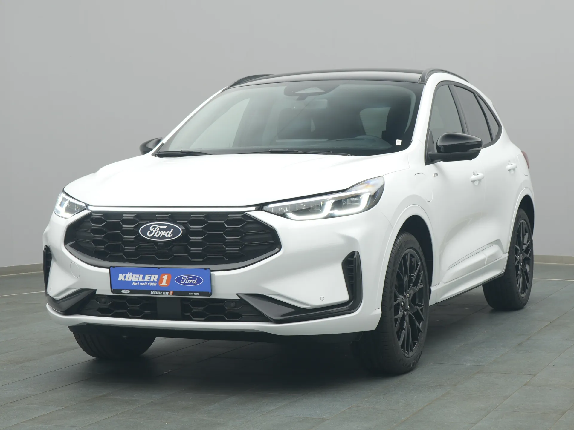 Ford Kuga ST-Line X in weiss