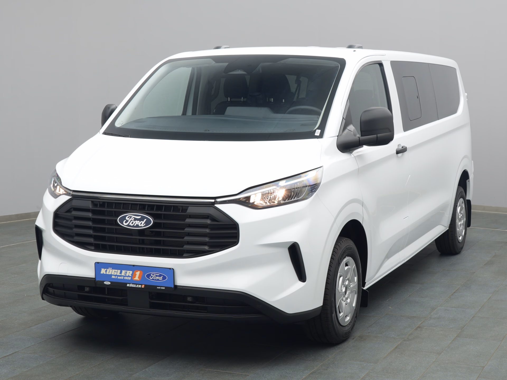 Ford Transit Custom Kombi in weiss