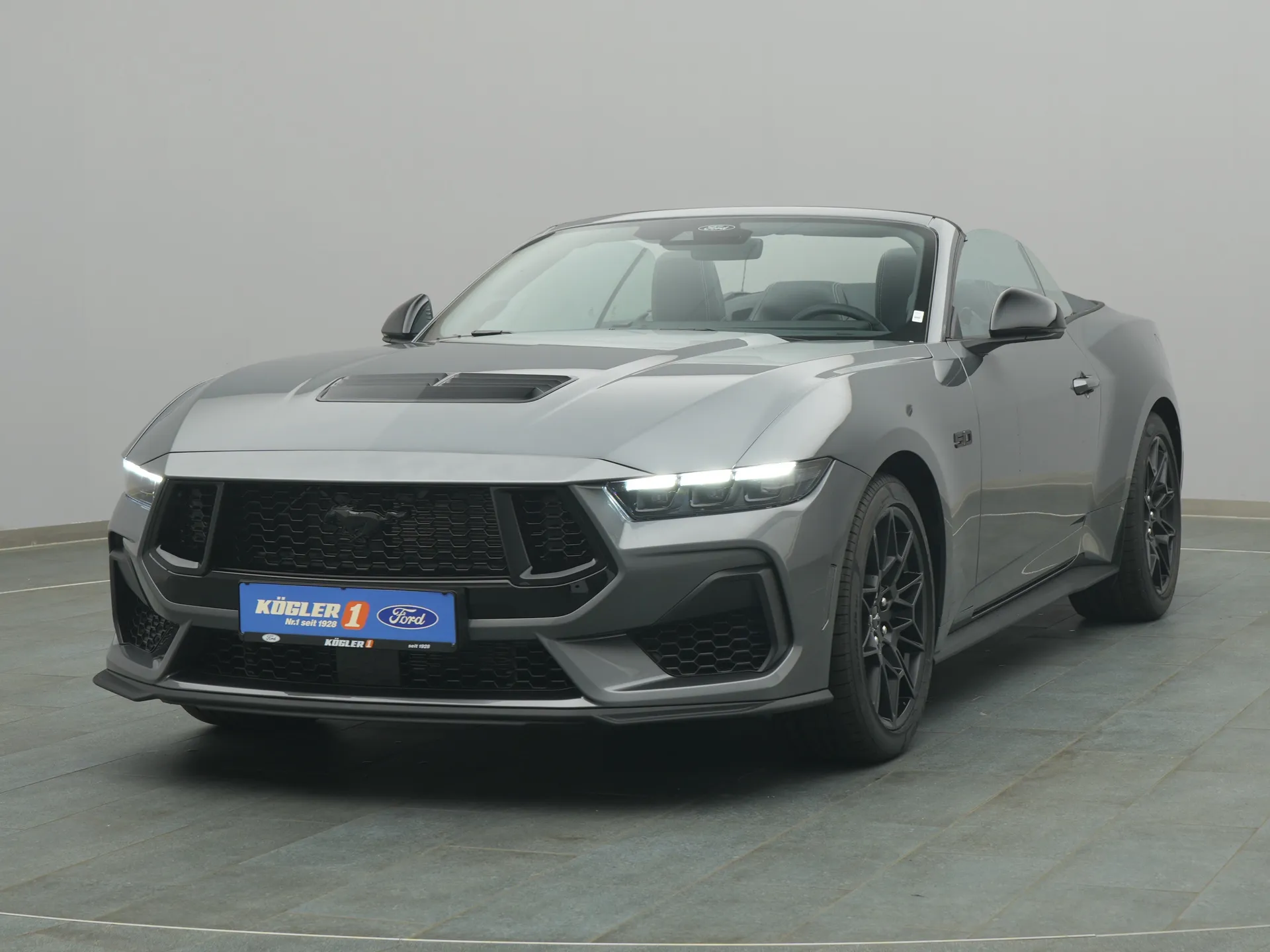 Ford Mustang GT in grau
