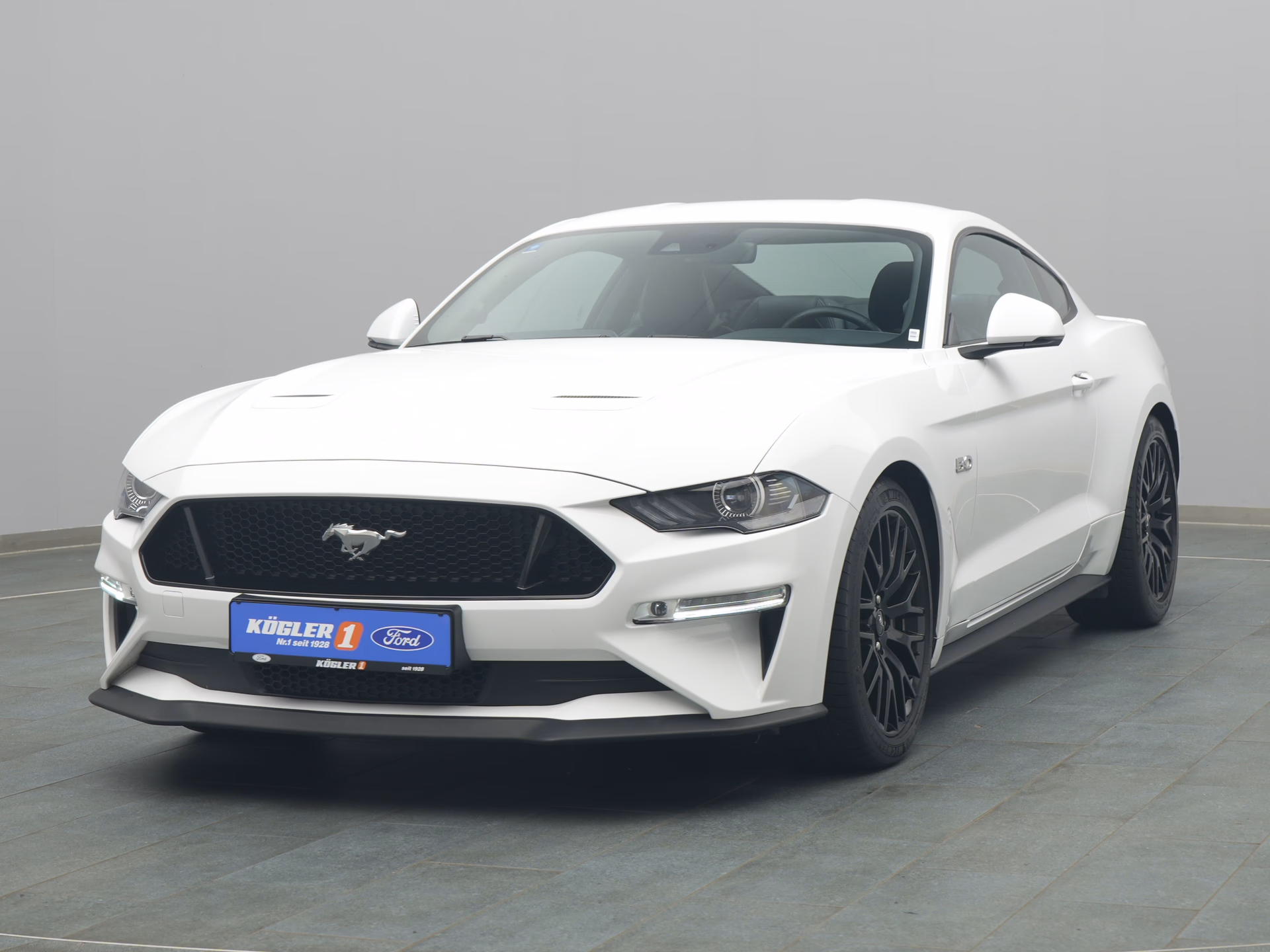 Ford Mustang GT in weiss