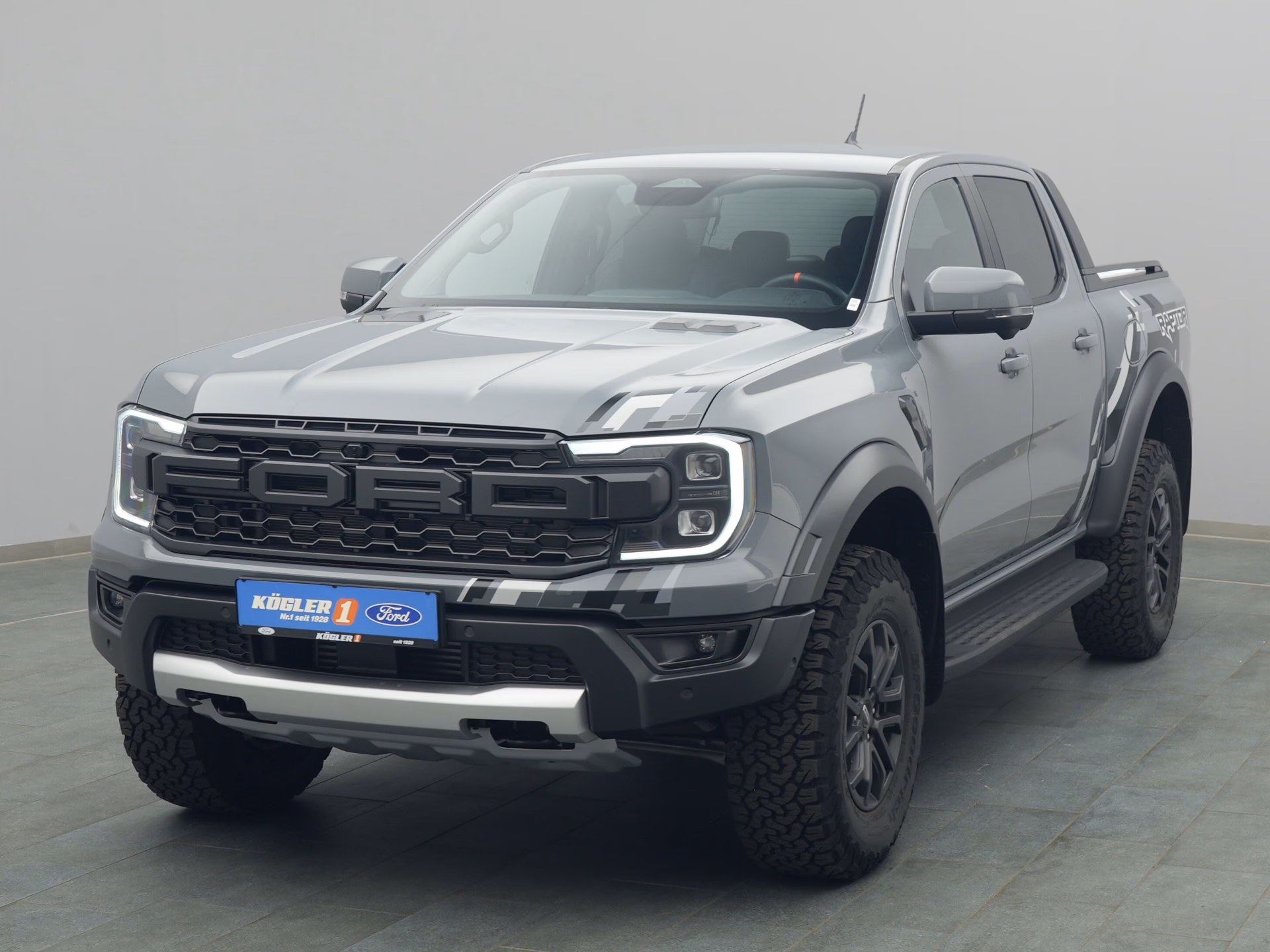 Ford Ranger Raptor in grau