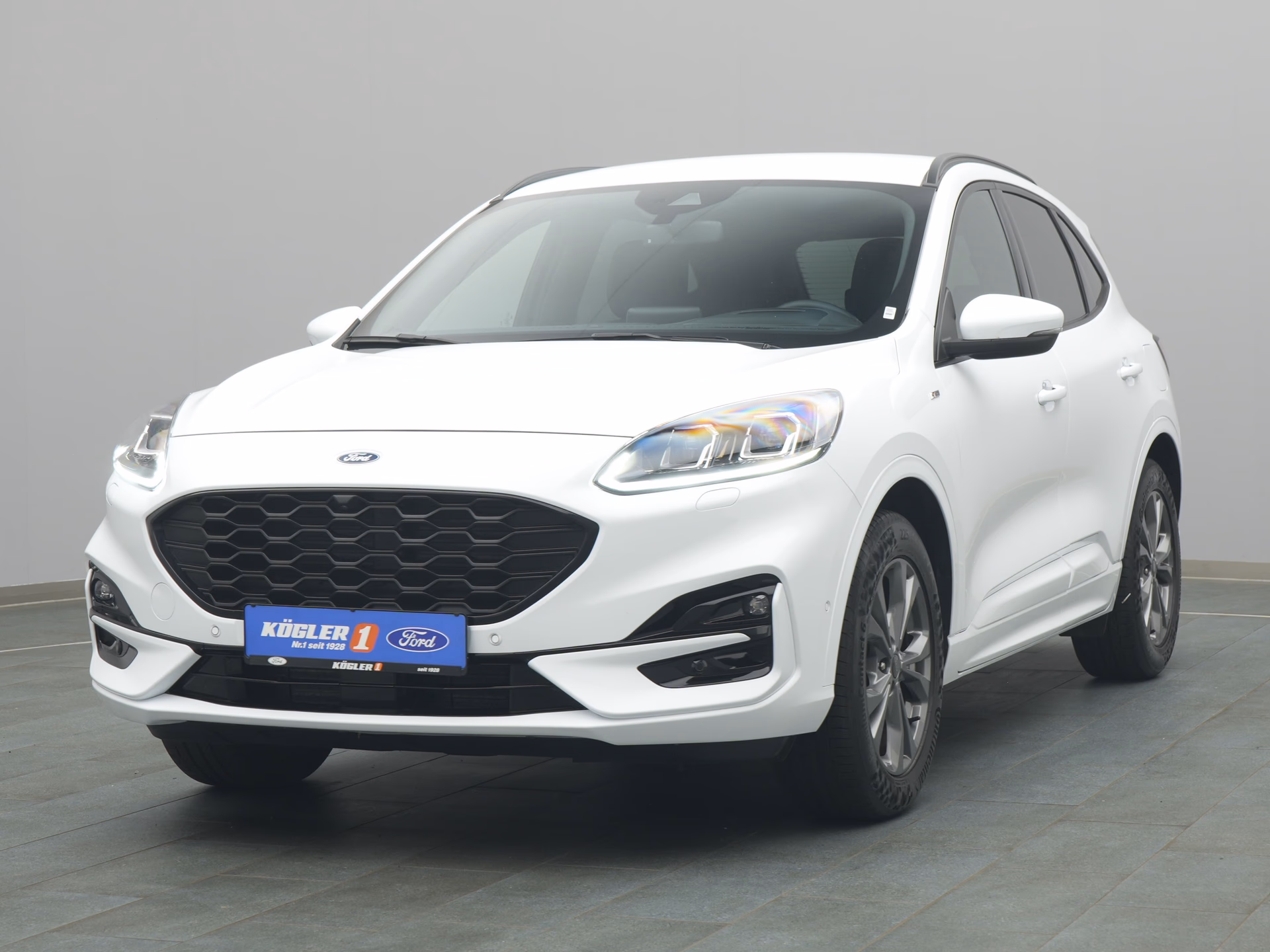 Ford Kuga ST-Line X in weiss