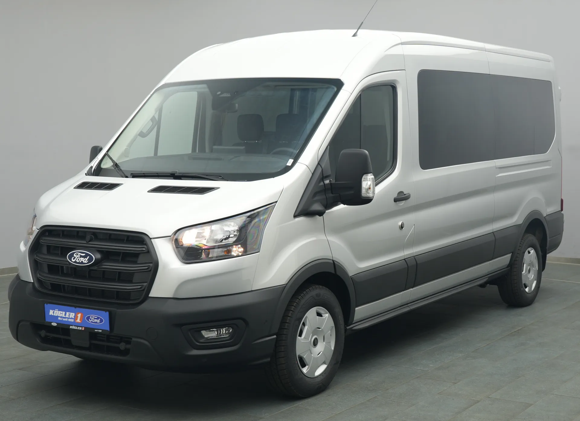 Ford Transit Kombi in silber