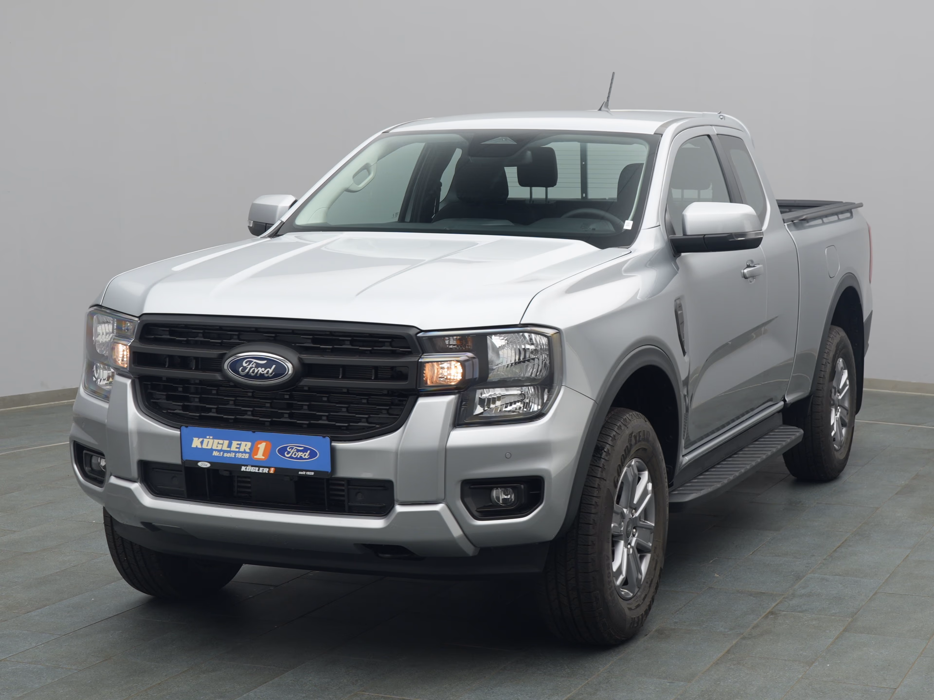 Ford Ranger XLT in silber