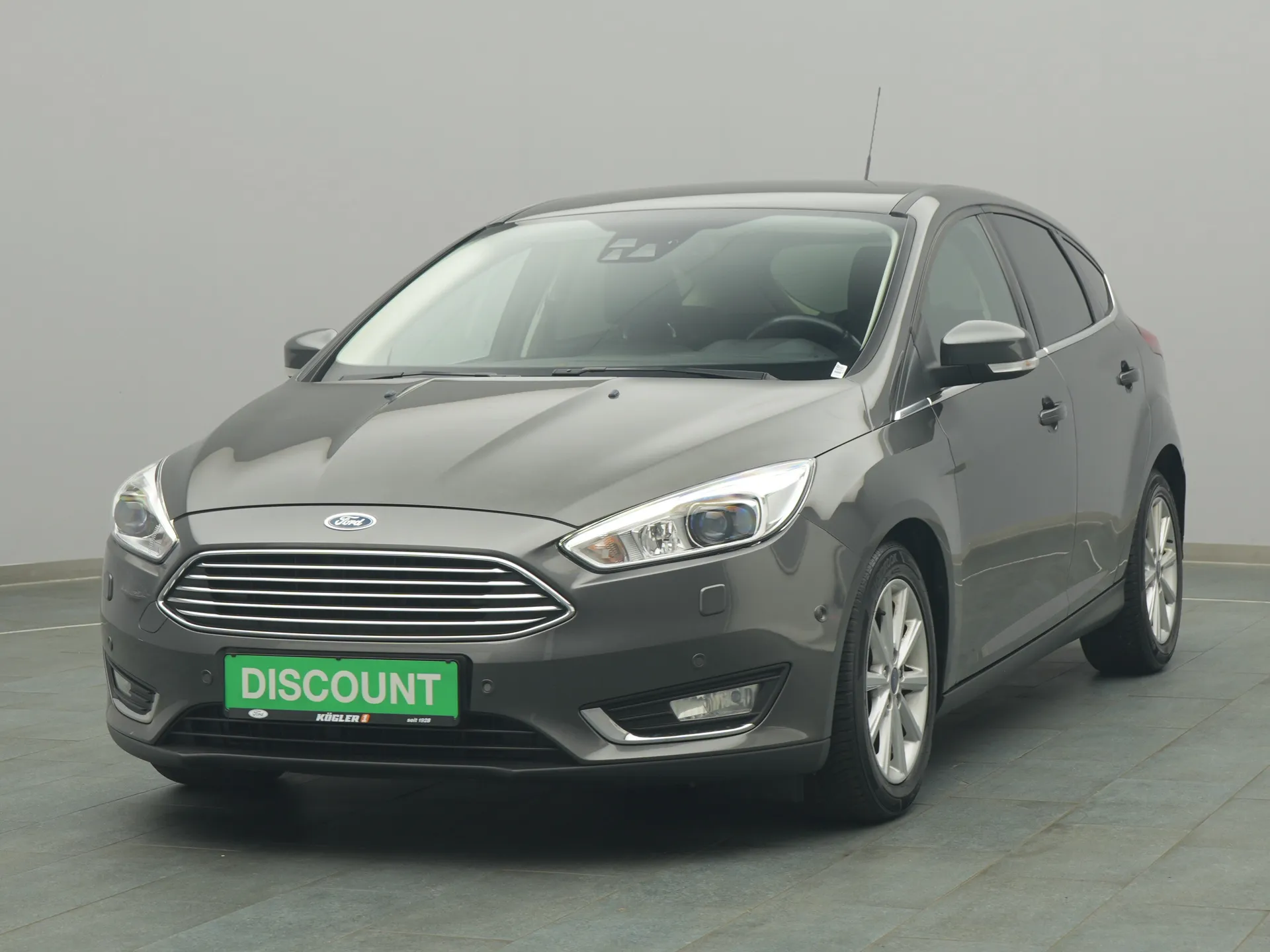 Ford Focus Titanium in grau