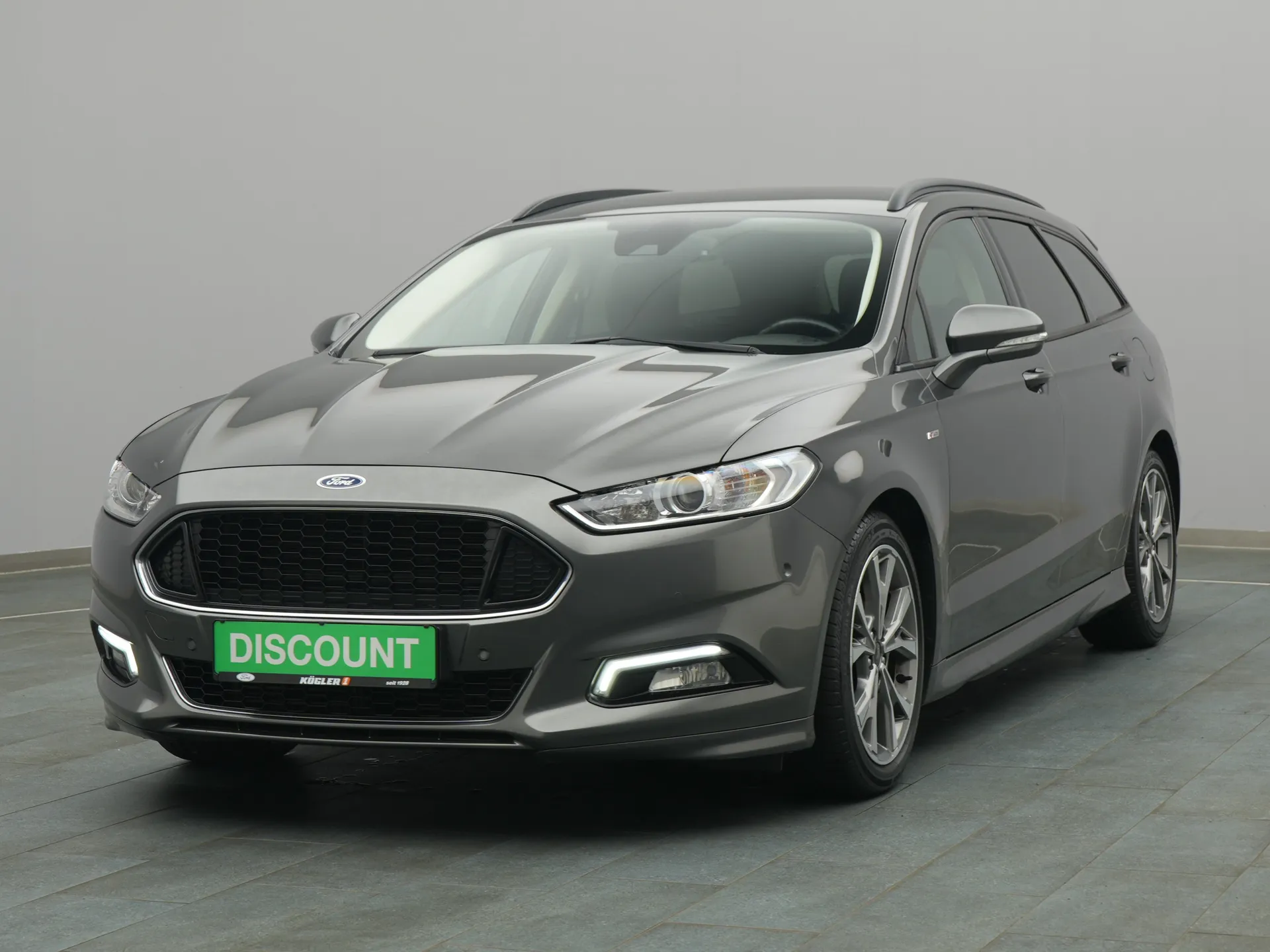 Ford Mondeo ST-Line in grau