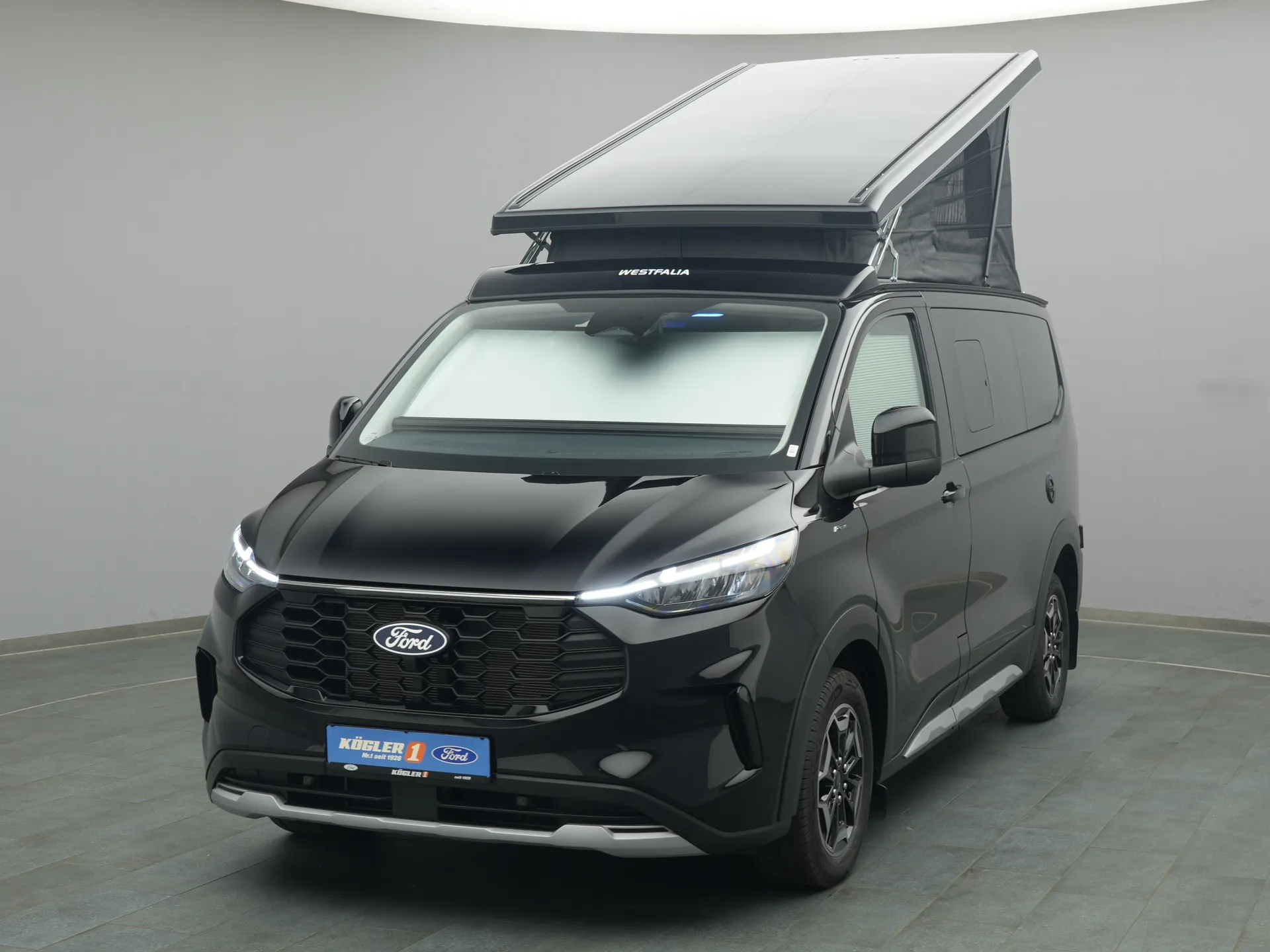 Ford Nugget in schwarz