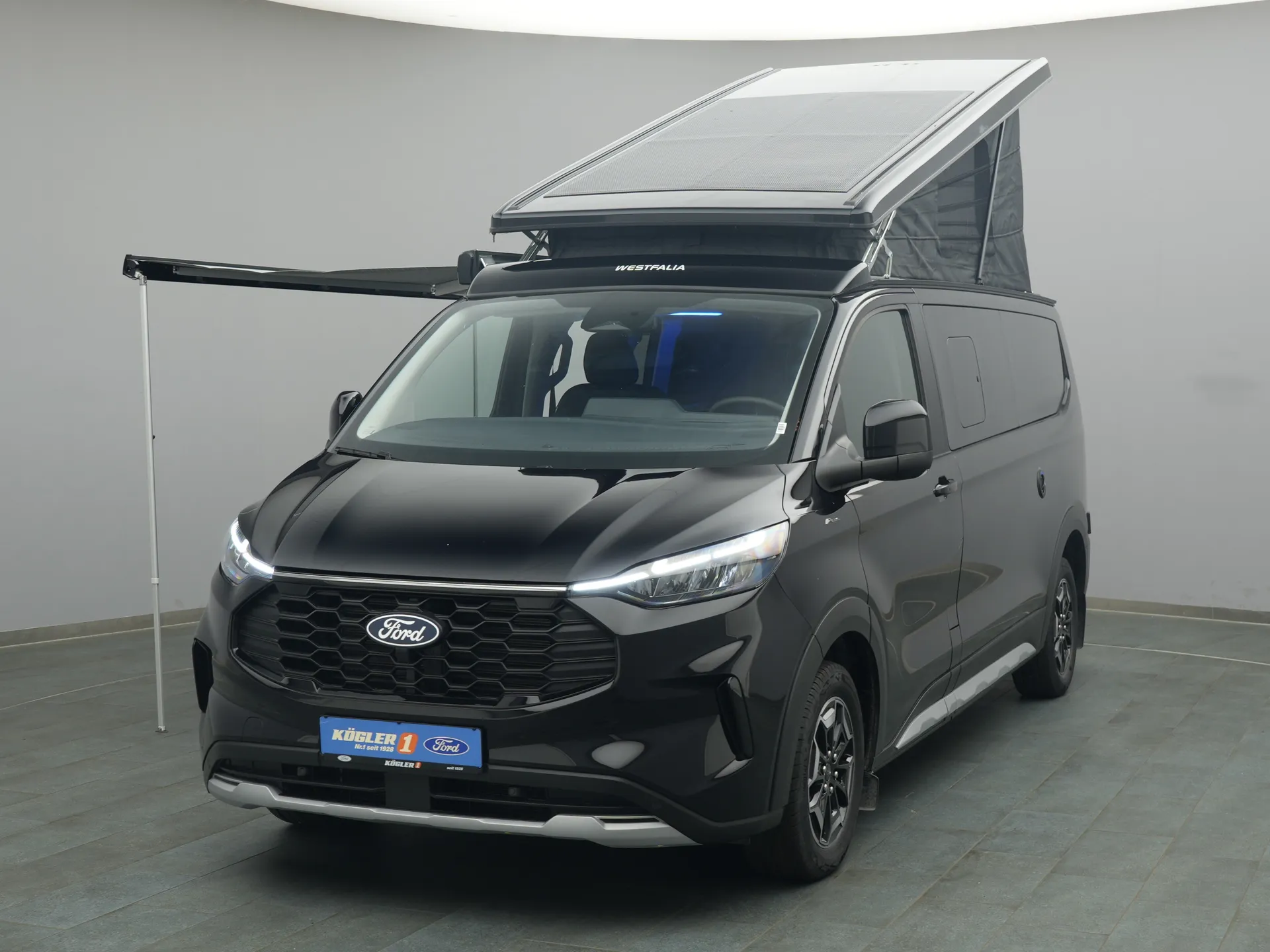 Ford Nugget in schwarz