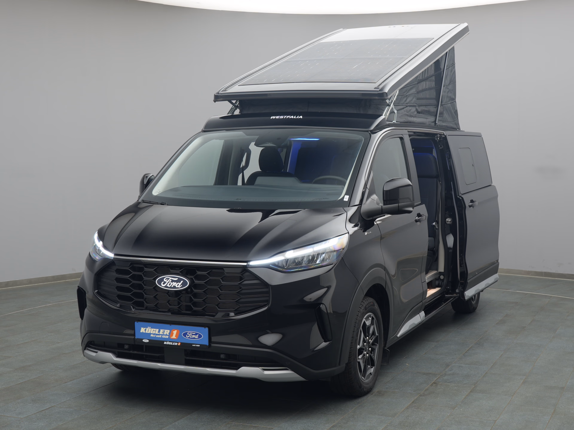 Ford Nugget in schwarz