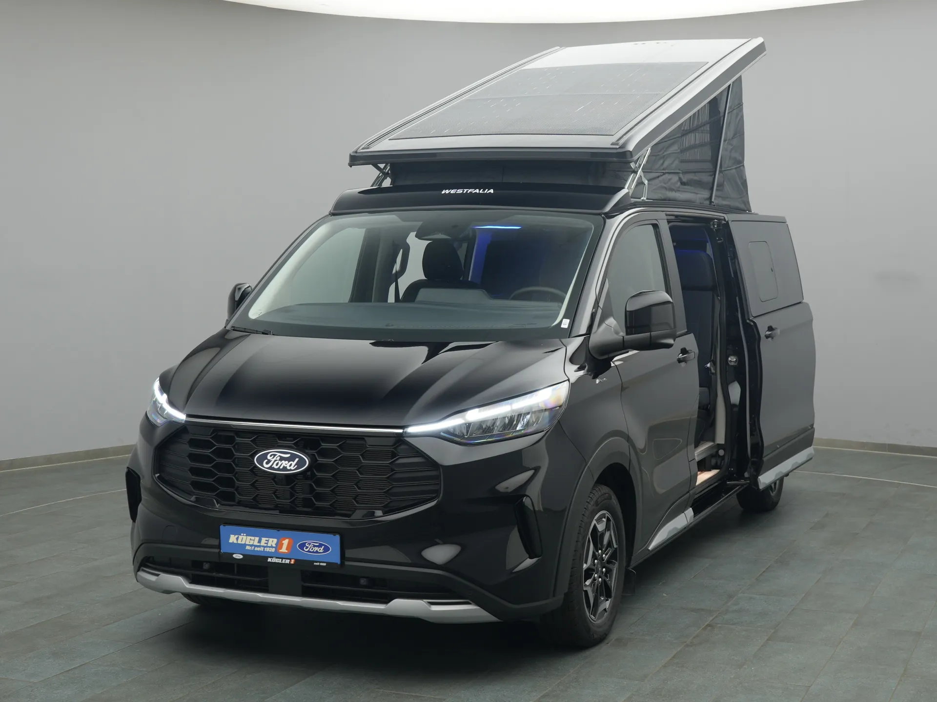 Ford Nugget in schwarz