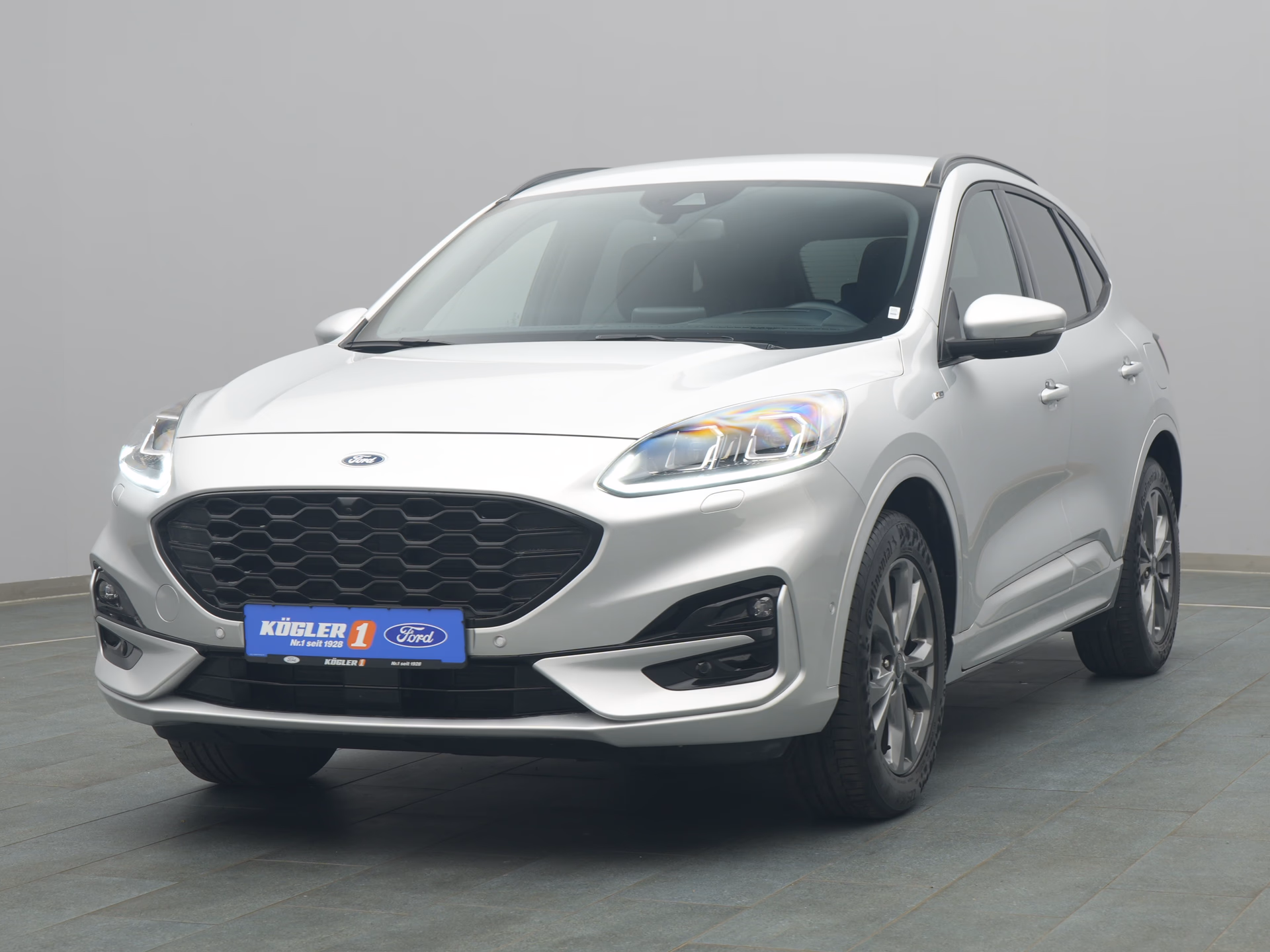 Ford Kuga ST-Line X in silber