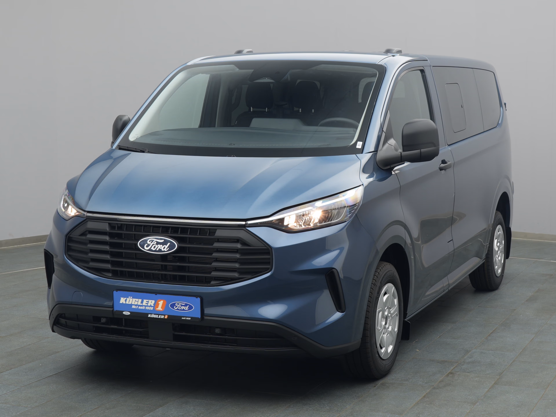 Ford Transit Custom Kombi in blau