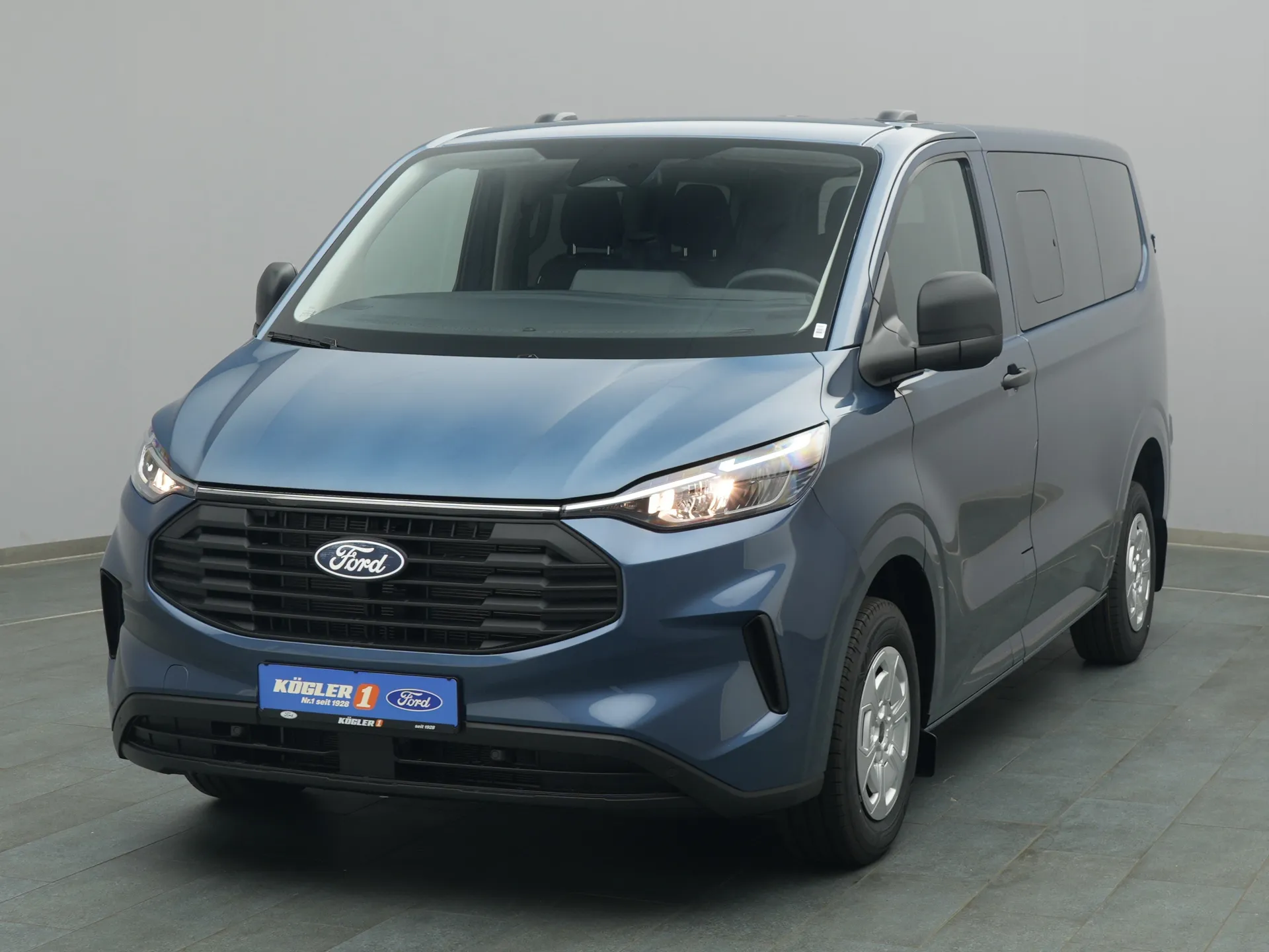 Ford Transit Custom Kombi in blau