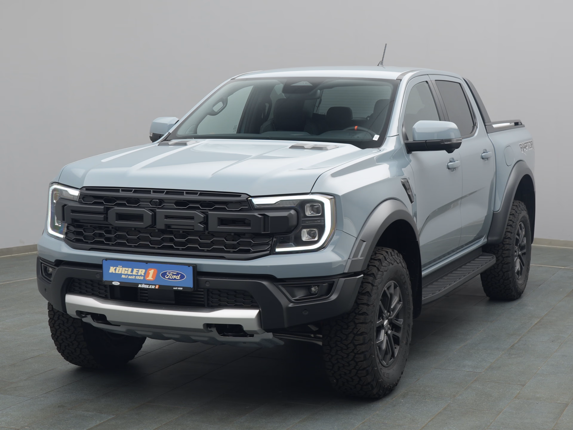 Ford Ranger Raptor in grau
