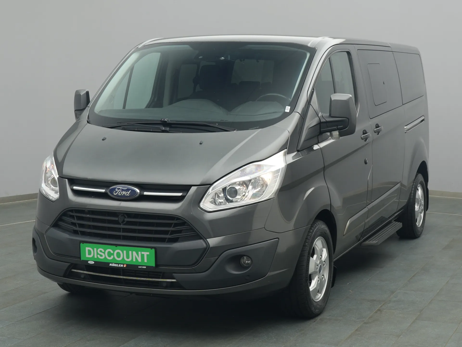 Ford Tourneo Custom in grau