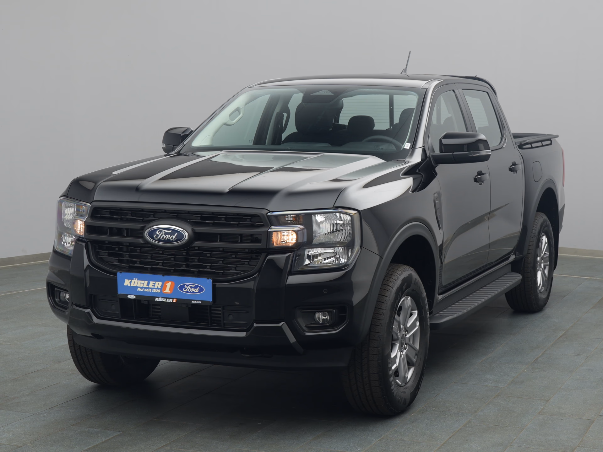 Ford Ranger DoKa XLT in schwarz