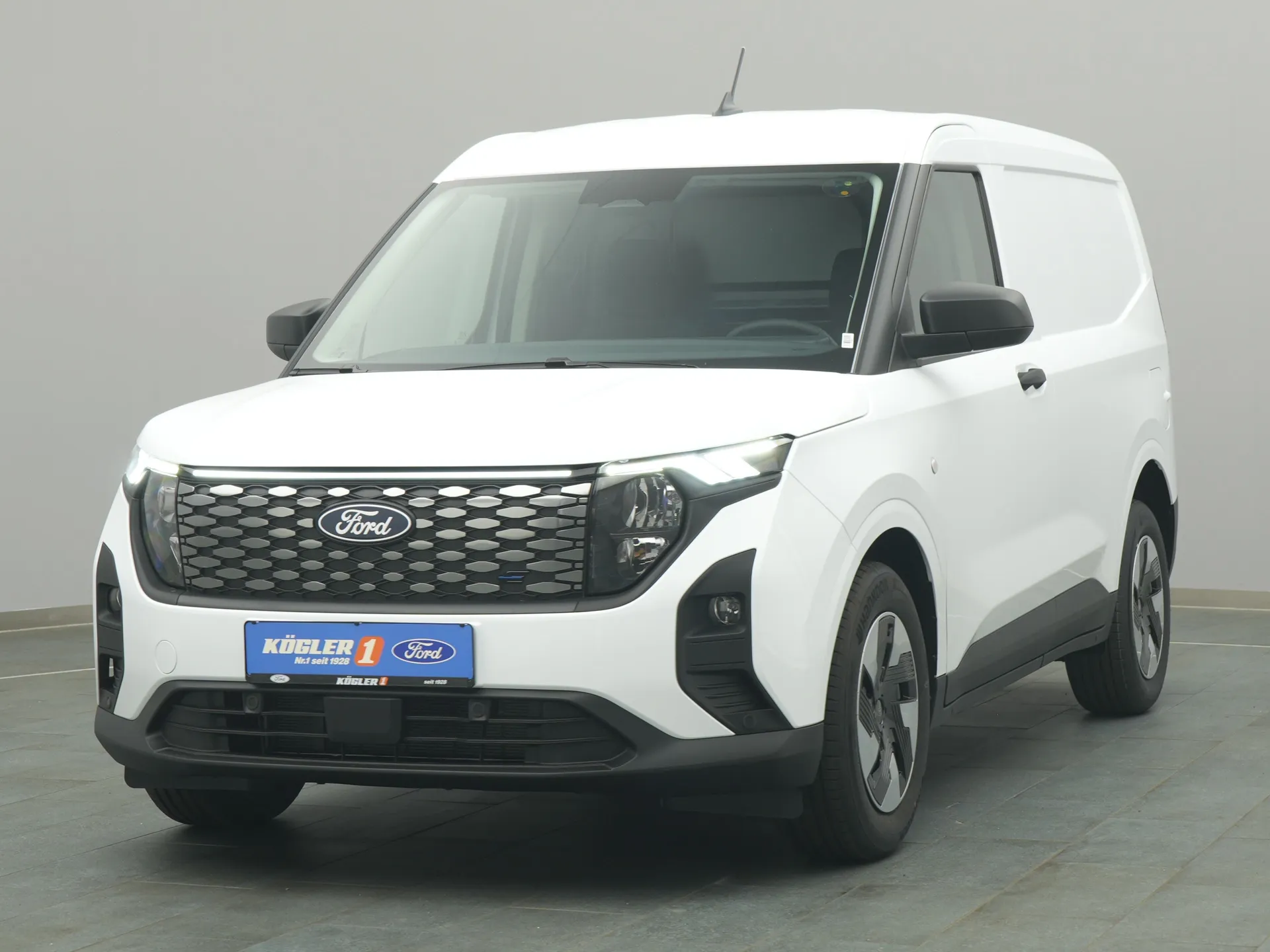 Ford Transit Courier Kasten in weiss