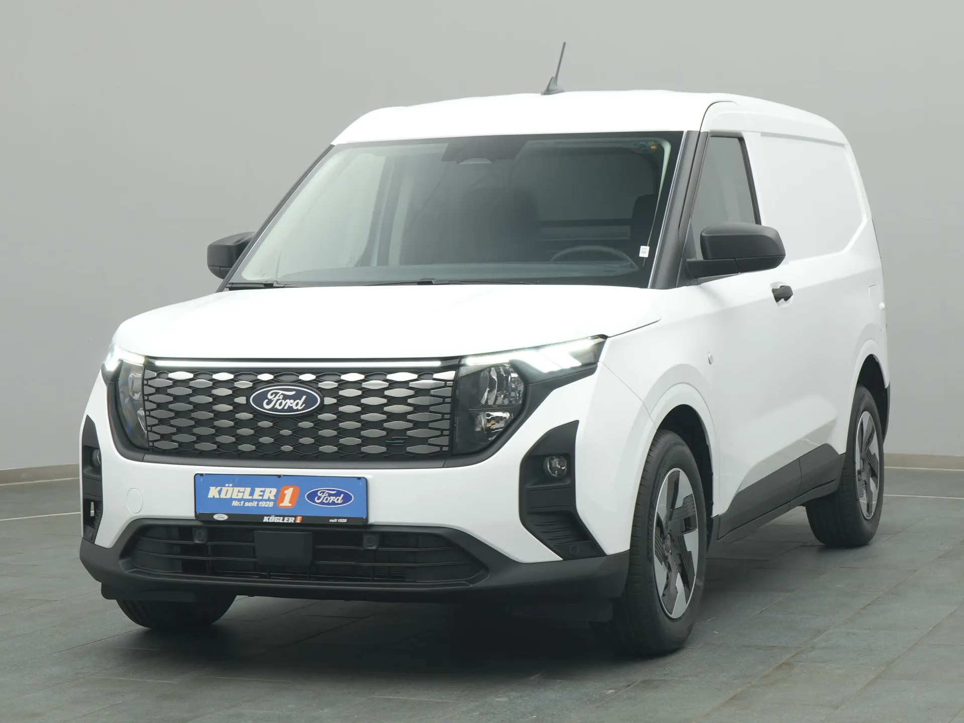 Ford Transit Courier Kasten in weiss