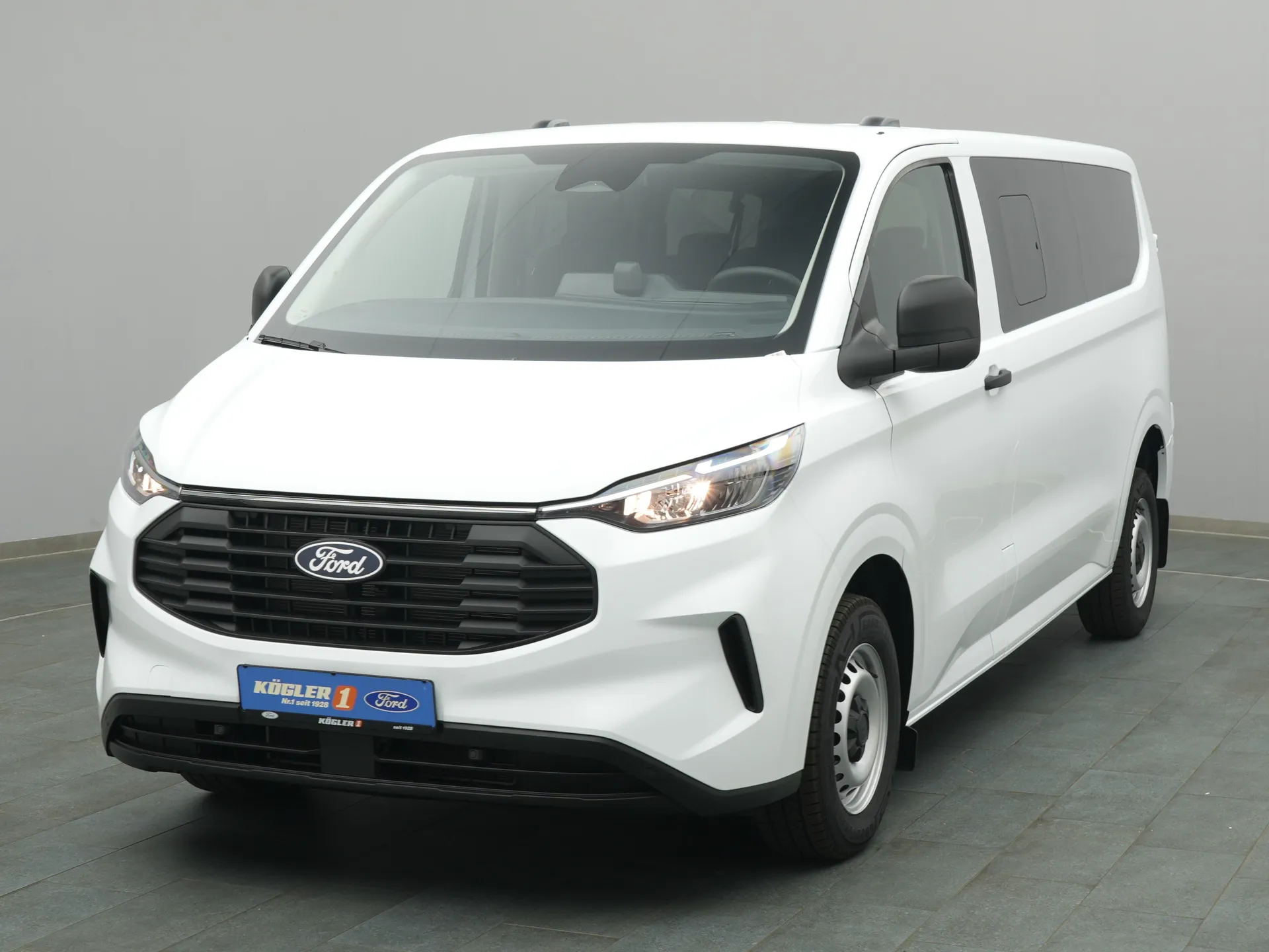 Ford Transit Custom Kombi in weiss