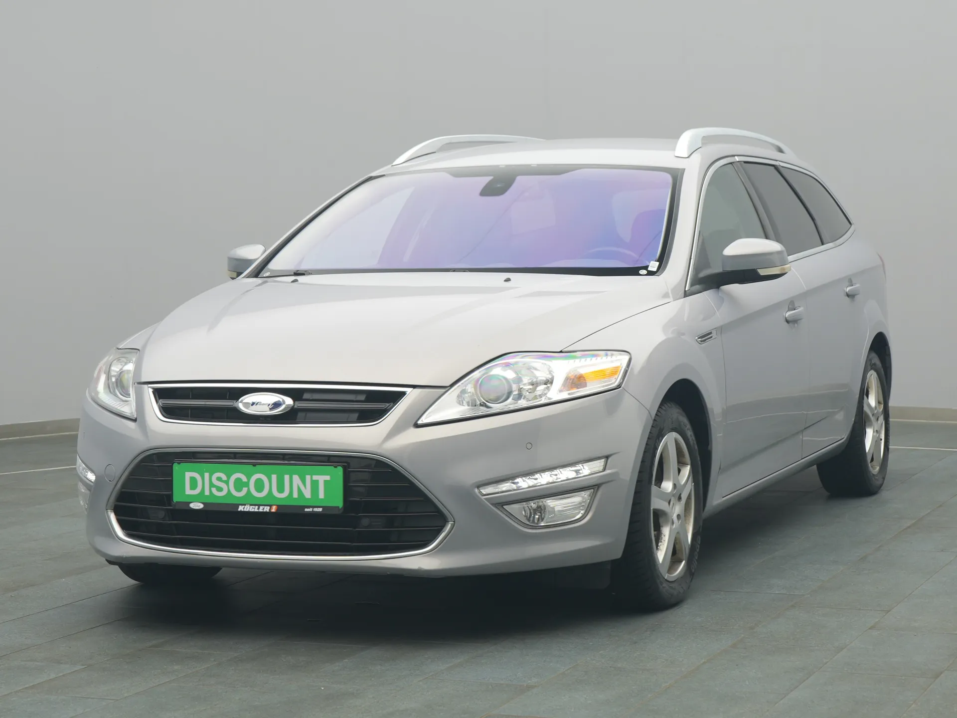 Ford Mondeo Titanium in silber
