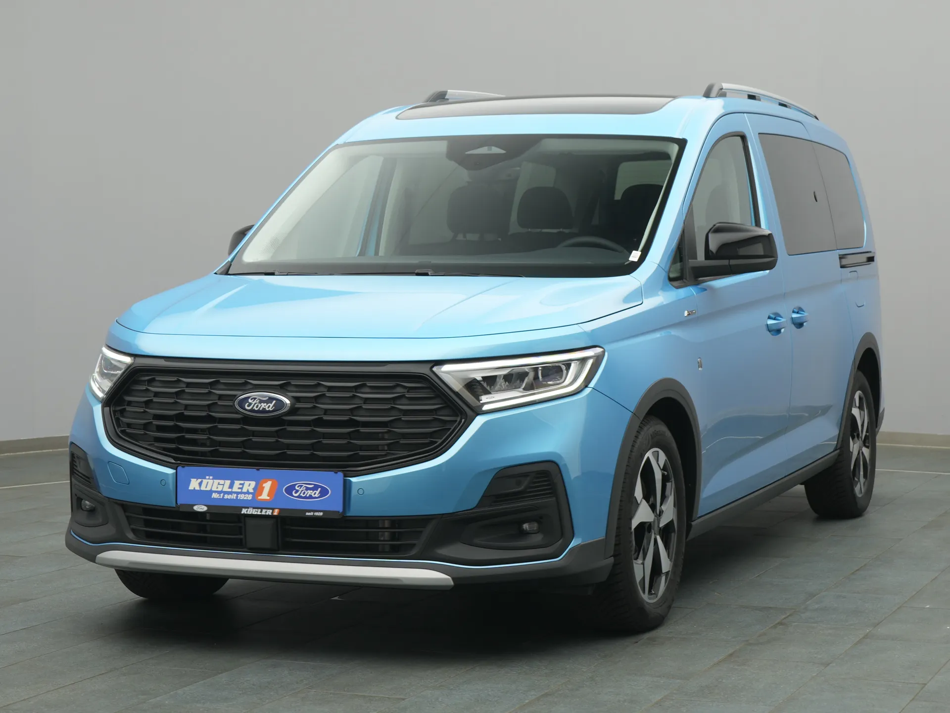 Ford Grand Tourneo in blau
