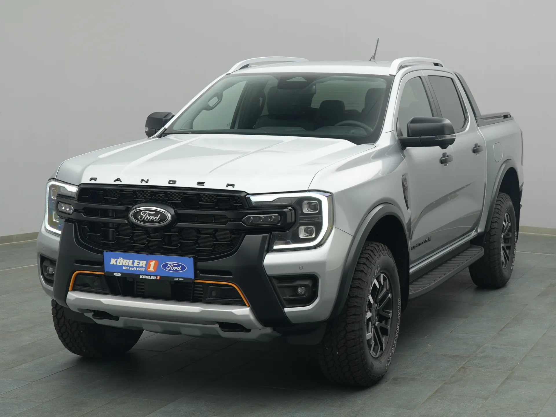 Ford Ranger DoKa Wildtrak X in silber