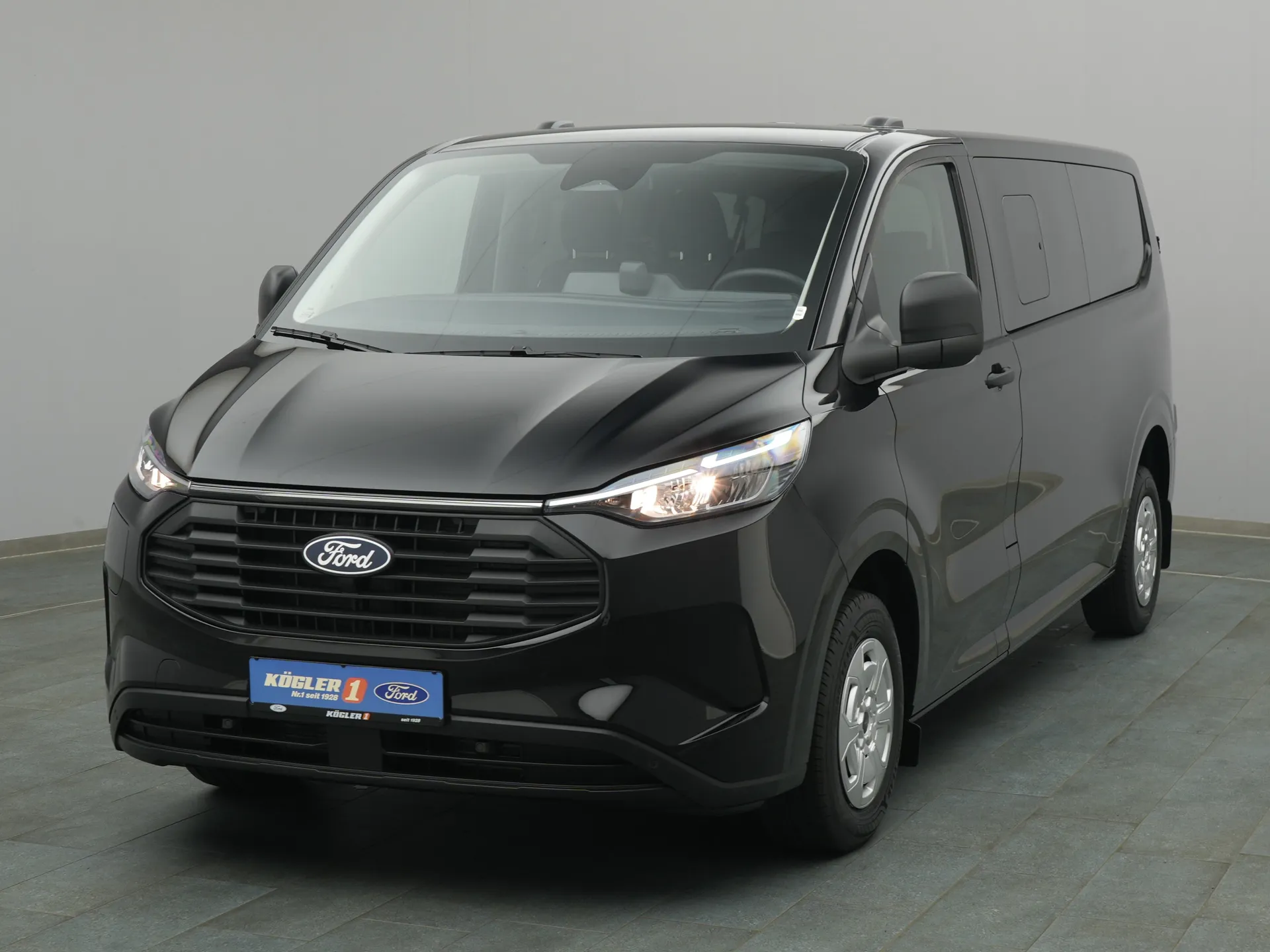 Ford Transit Custom Kombi in schwarz