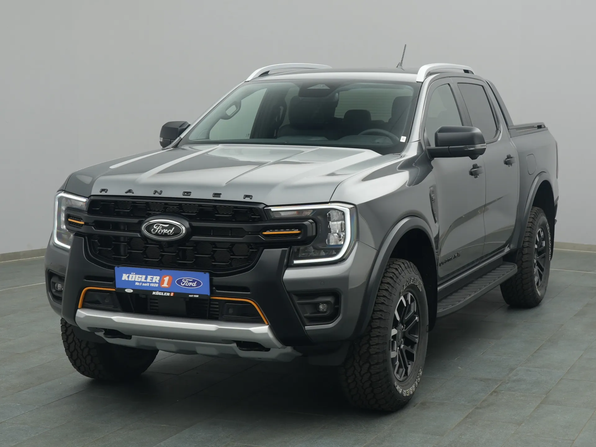 Ford Ranger DoKa Wildtrak X in grau